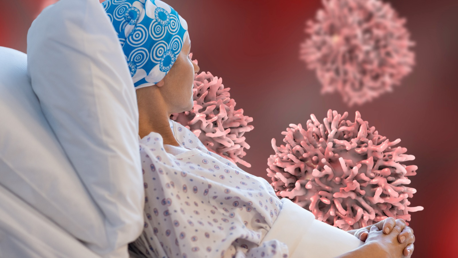 Una composición: en primer plano, una paciente con cáncer. De fondo, células cancerosas.