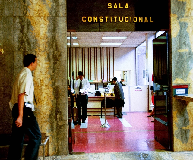Entrada a las oficinas de la Sala Constitucional ubicadas en el edificio de la Corte Suprema de Justicia.