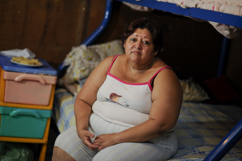 Olga Bonilla ya está de nuevo en su casa, en Los Diques de Cartago. Dice que le gustaría abrir una soda, aunque reconoce que no sabe de dónde tomará el dinero para invertir. | LUIS NAVARRO.