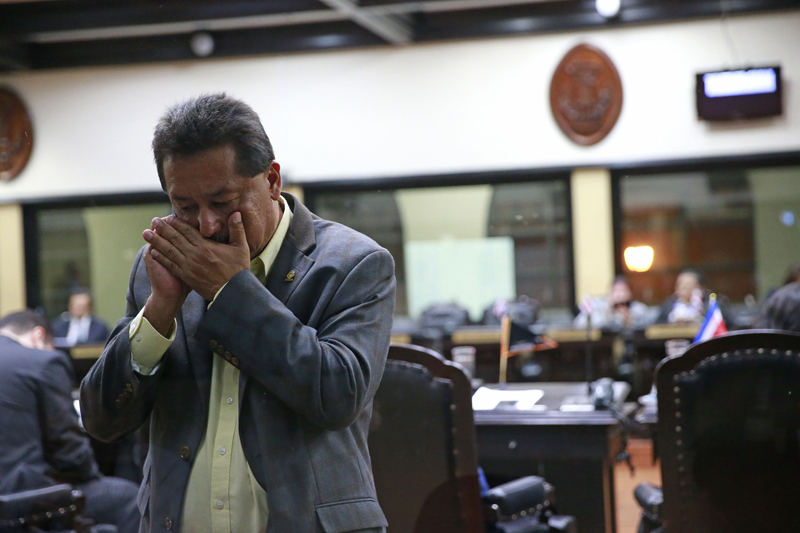 29-11-14. ASAMBLEA LEGISLATIVA. Sesion para aprobacion de Presupuesto Nacional, este sabado por la tarde. El diputado Victor Morales Zapata. Foto: Rafael Pacheco