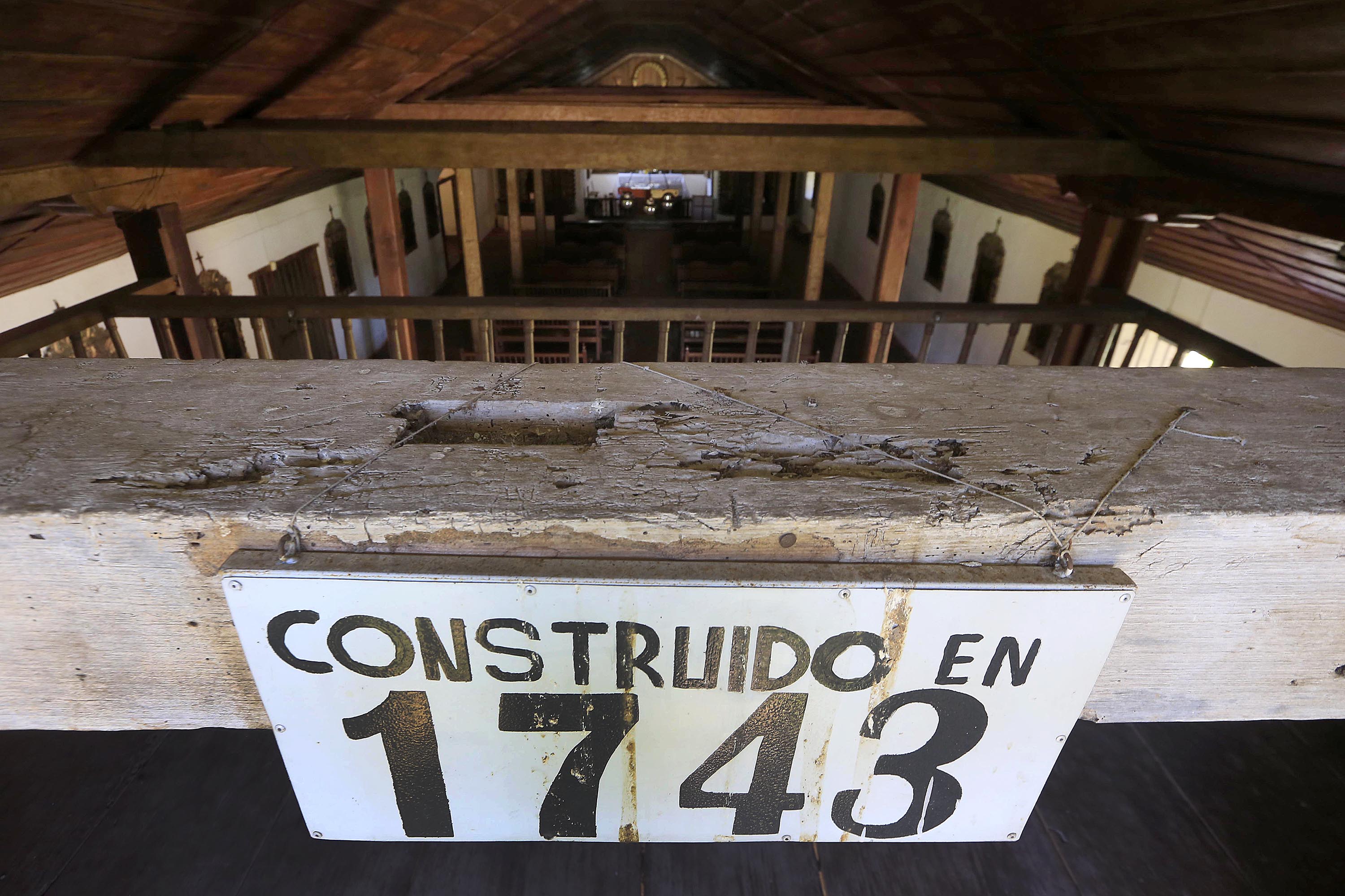 24/02/2021 Orosi, templo colonial. Ariana Chavarría Gómez y Keylor Ortega, de la escuela de ingería civil de la UCR, apoyados con equipos de escaneo de alta tecnología, realizaron estudios de diagnóstico al templo más antiguo de este país. Foto: Rafael Pacheco.