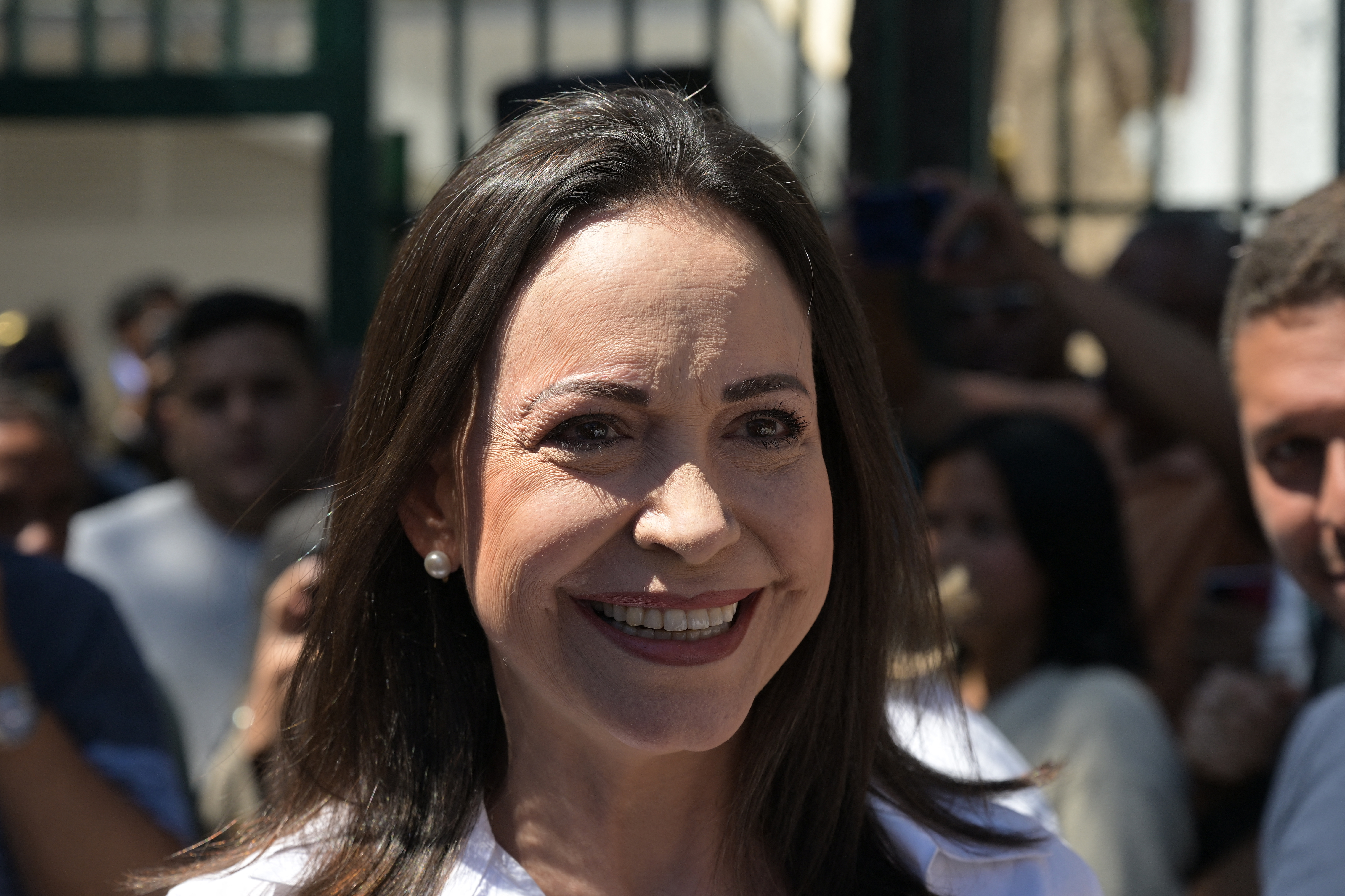La líder de la oposición venezolana, María Corina Machado, quien fue descalificada para postularse en las elecciones de este año, dijo que no se pueden hacer elecciones sin ella.