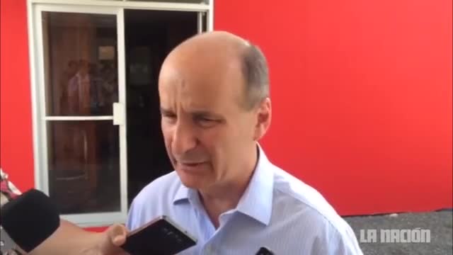 (Video) Figueres asegura que tuvo miedo en abrupto aterrizaje de avioneta