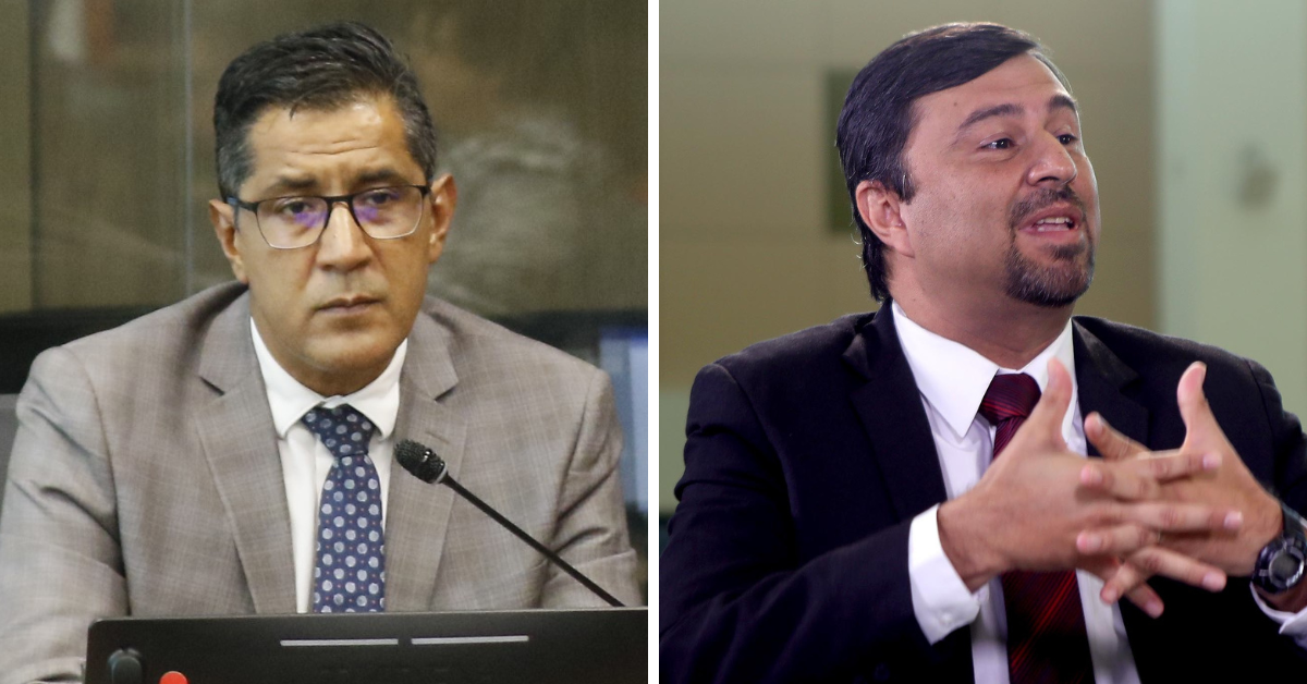 El ministro de Hacienda, Nogui Acosta, y el gerente de Pensiones de la CCSS, Jaime Barrantes, firmaron carta de entendimiento para conciliar deuda al IVM. Foto: Archivo LN