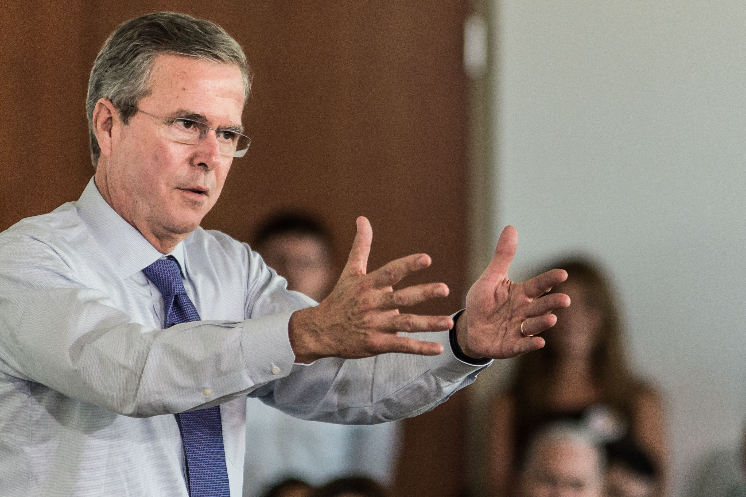 Bush tachó de "dudosos logros diplomáticos" los pasos dados por Obama