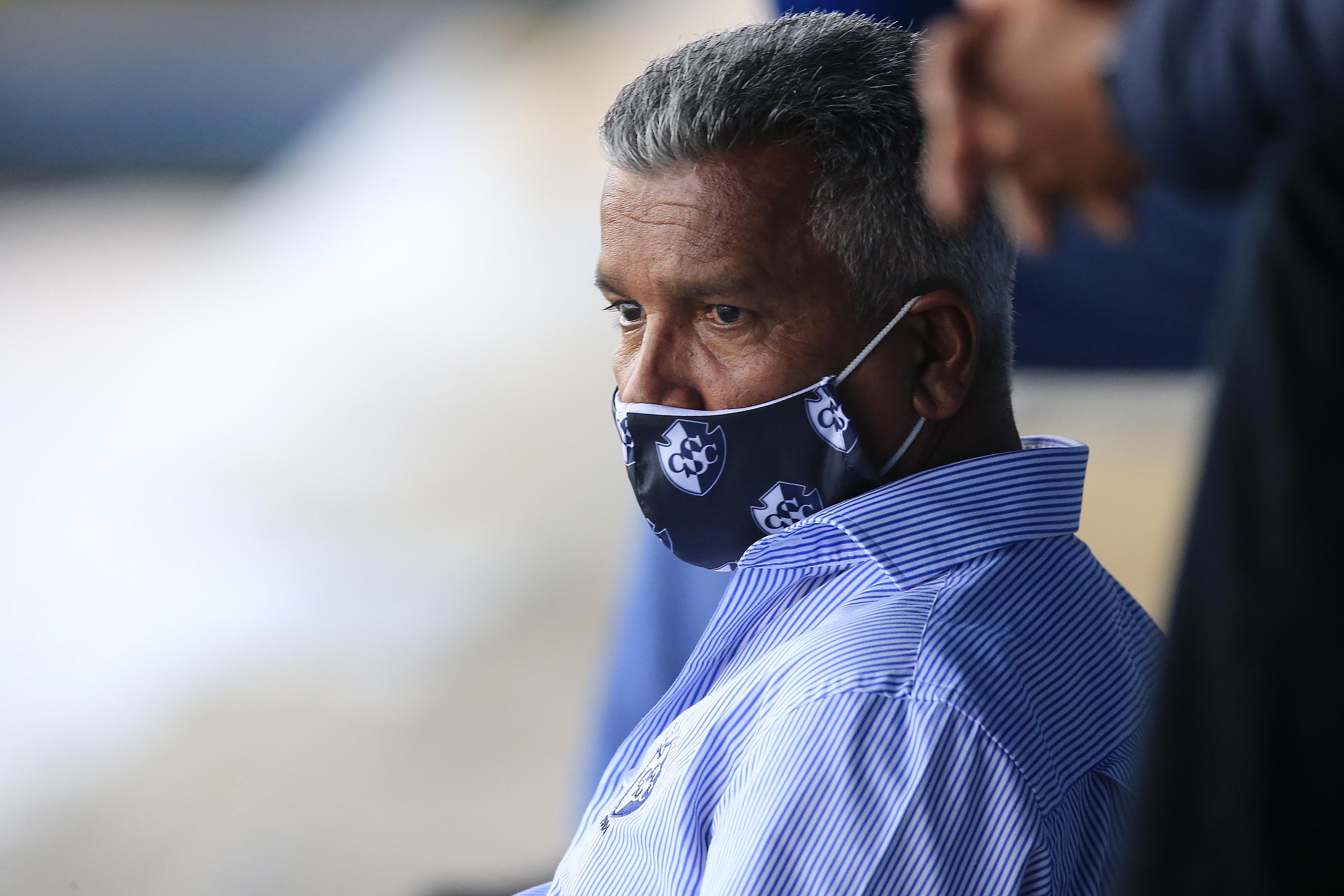 03/06/2020 Estadio Fello Meza, Cartago. El Club Sport Cartaginés recibió al Club Sport Herediano, en partido de la jornada 20 de la Copa Promérica, Clausura 2020. El juego se desarrolló a puerta cerrada, sin público, según el protocolo de Unafut avalado por el ministerio de Salud. El presidente de Cartaginés, Leonardo Vargas, fue testigo de la goleada que recibió su equipo, desde la gradería de sombra este. Foto: Rafael Pacheco