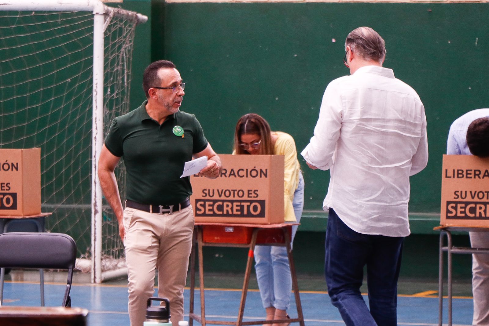Asamblea Cantonal Alajuela del PLN. Disputa entre Humberto Soto y Roberto Thompson por la candidatura a alcalde de ese cantón.