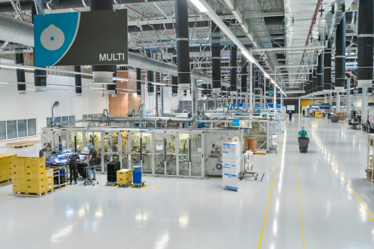 La empresa de dispositivos médicos Coloplast inauguró su segundo centro de producción en volumen de dispositivos médicos en el parque Zona Franca La Lima en Cartago, este 24 de mayo, con una inversión total de $80 millones.