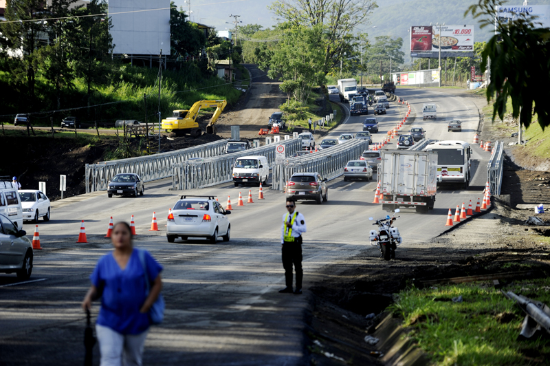 Hundimiento en Hatillo 8. Los problemas de infraestructura del país le restan atractivo para invertir. | ARCH.