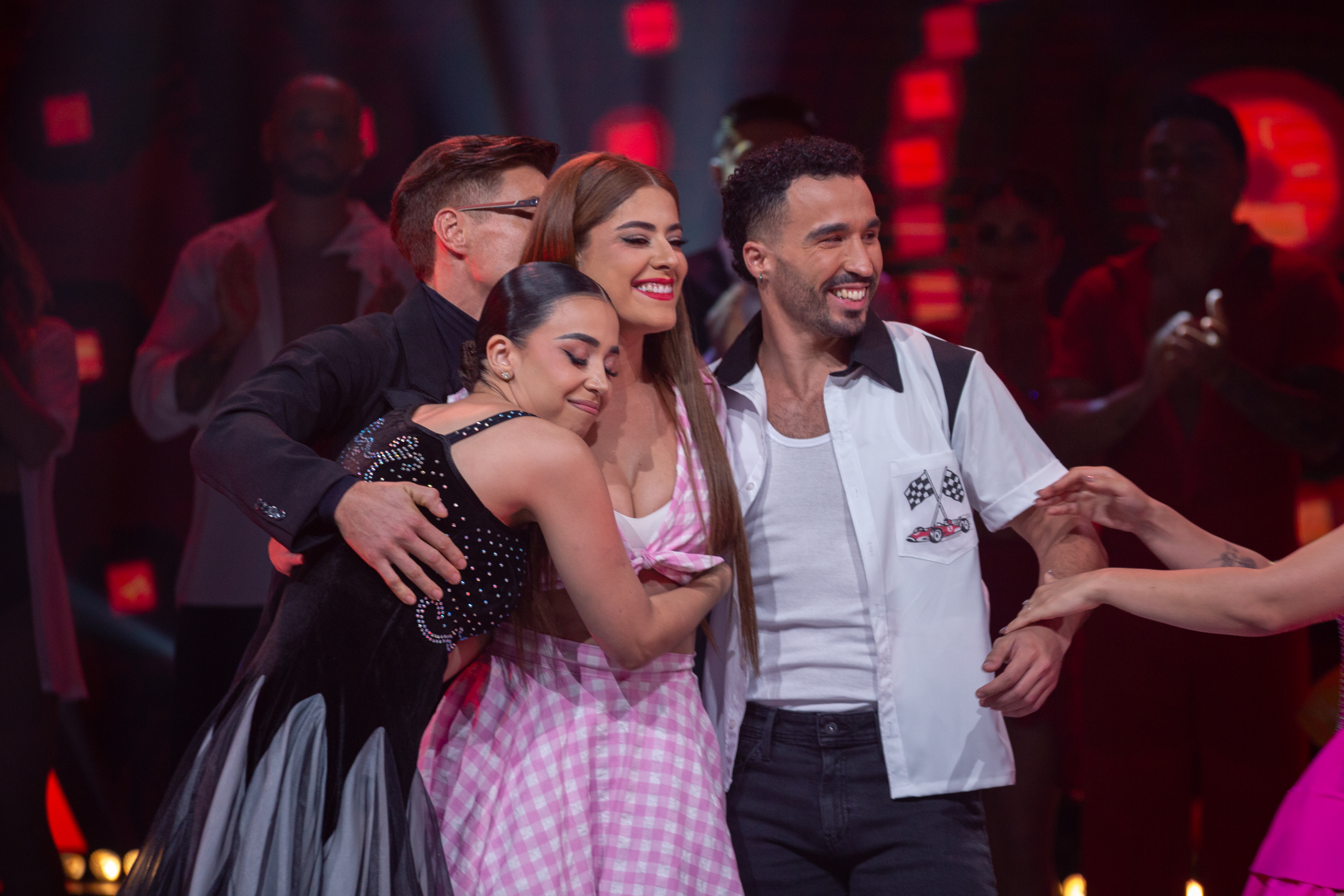 Majo Ulate salió de 'Mira quién baila'; en la imagen está junto a su bailarín Iñaki Sáenz y la también concursante Karla Quesada.