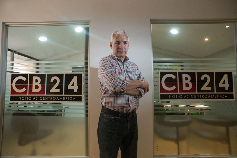 Trayectoria. Padilla debutó frente a las cámaras en el programa Línea Financiera , en Televisión Azteca. Fabián Hernández.