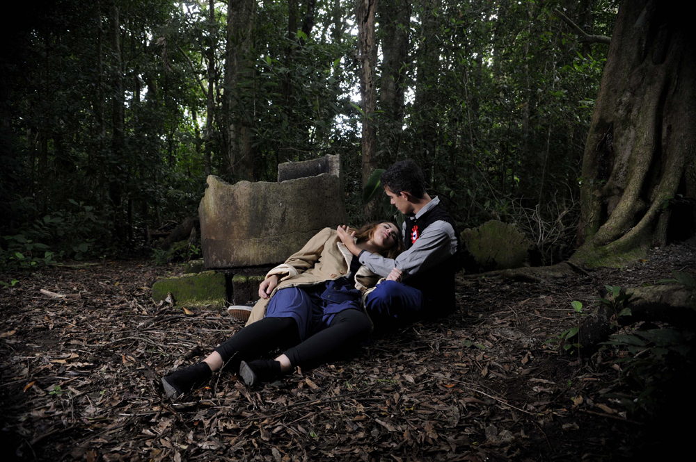 Kelly Marin y Robert Villalobos interpretarán los papeles de Eponine y Marius. Los vestuarios para el montaje fueron donados por la Compañía Lírica Nacional. Diana Méndez