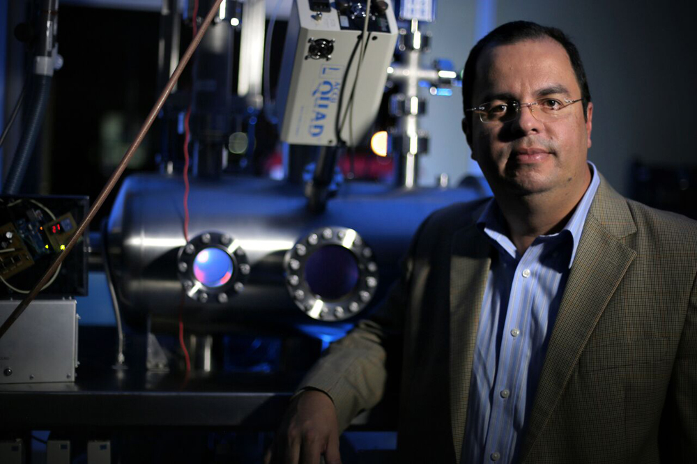 Iván Vargas Blanco hizo su sueño realidad al lograr el primer disparo de plasma a altas temperaturas. Su vida no ha sido fácil. | ITCR PARA LN