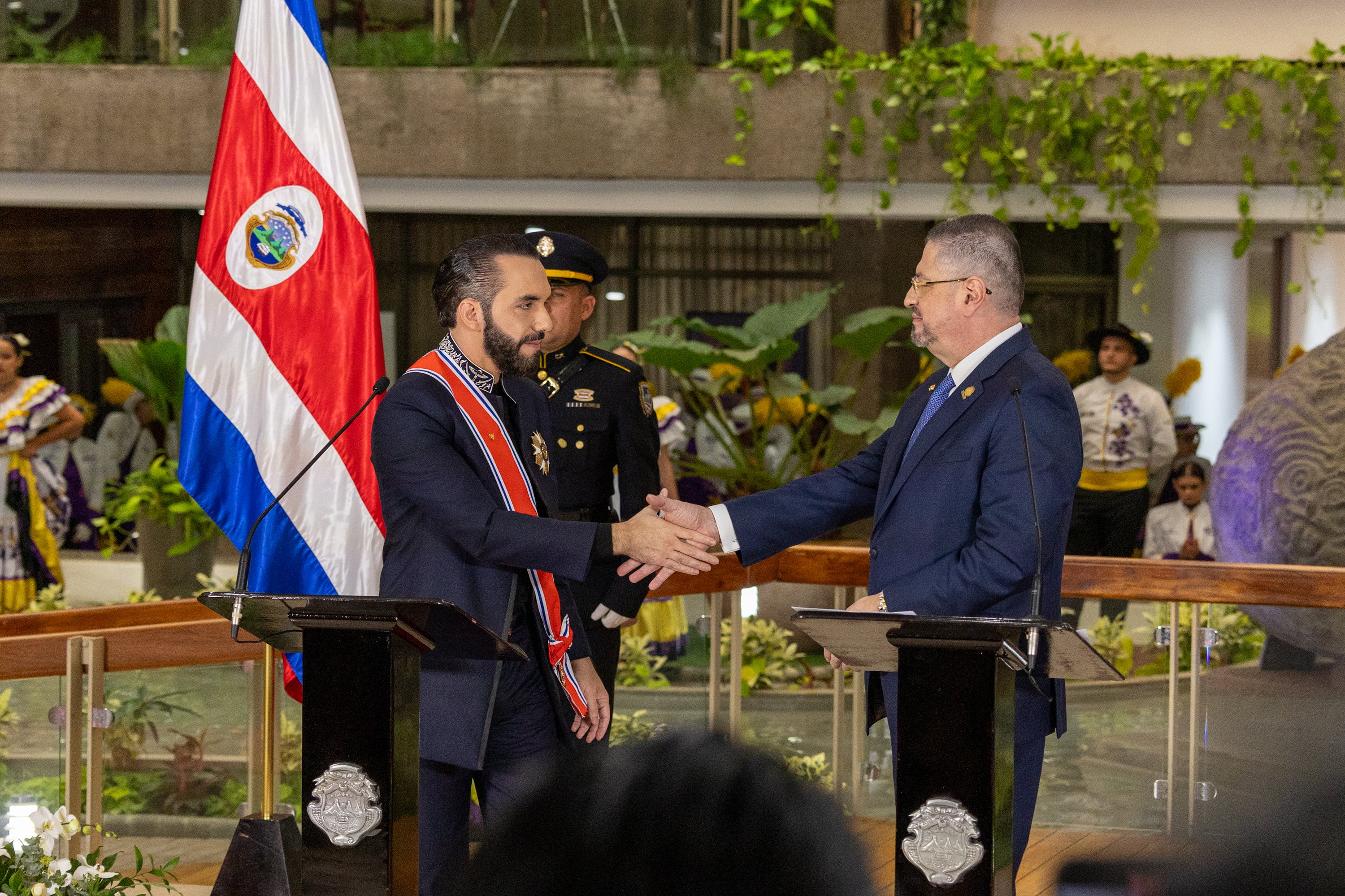 11/11/2024, San José, Casa Presidencial, el presidente Rodrigo Chávez recibe en casa presidencial al presidente de El Salvador Nayib Bukele.