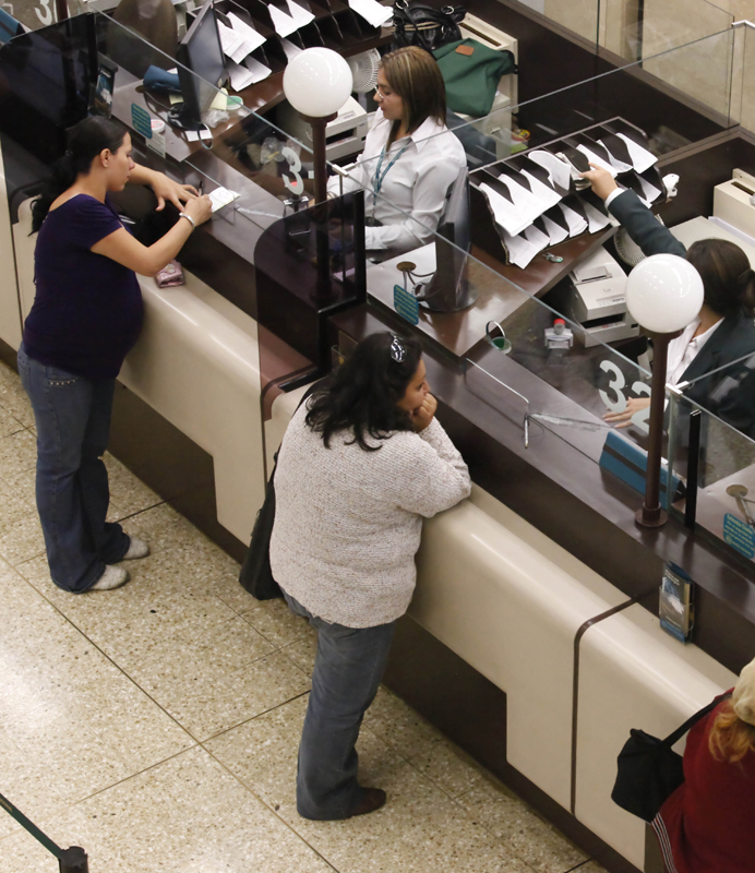 El 60% de los créditos del Banco Nacional están ligados a la tasa básica pasiva, por lo que la reducción de dicho indicador ha aliviado las deudas de buena parte de sus clientes. Ahora la entidad, realizará un ajuste adicional, según explicó el miércoles pasado el gerente de la entidad, Juan Carlos Corrales. | JORGE ARCE/ARCHIVO