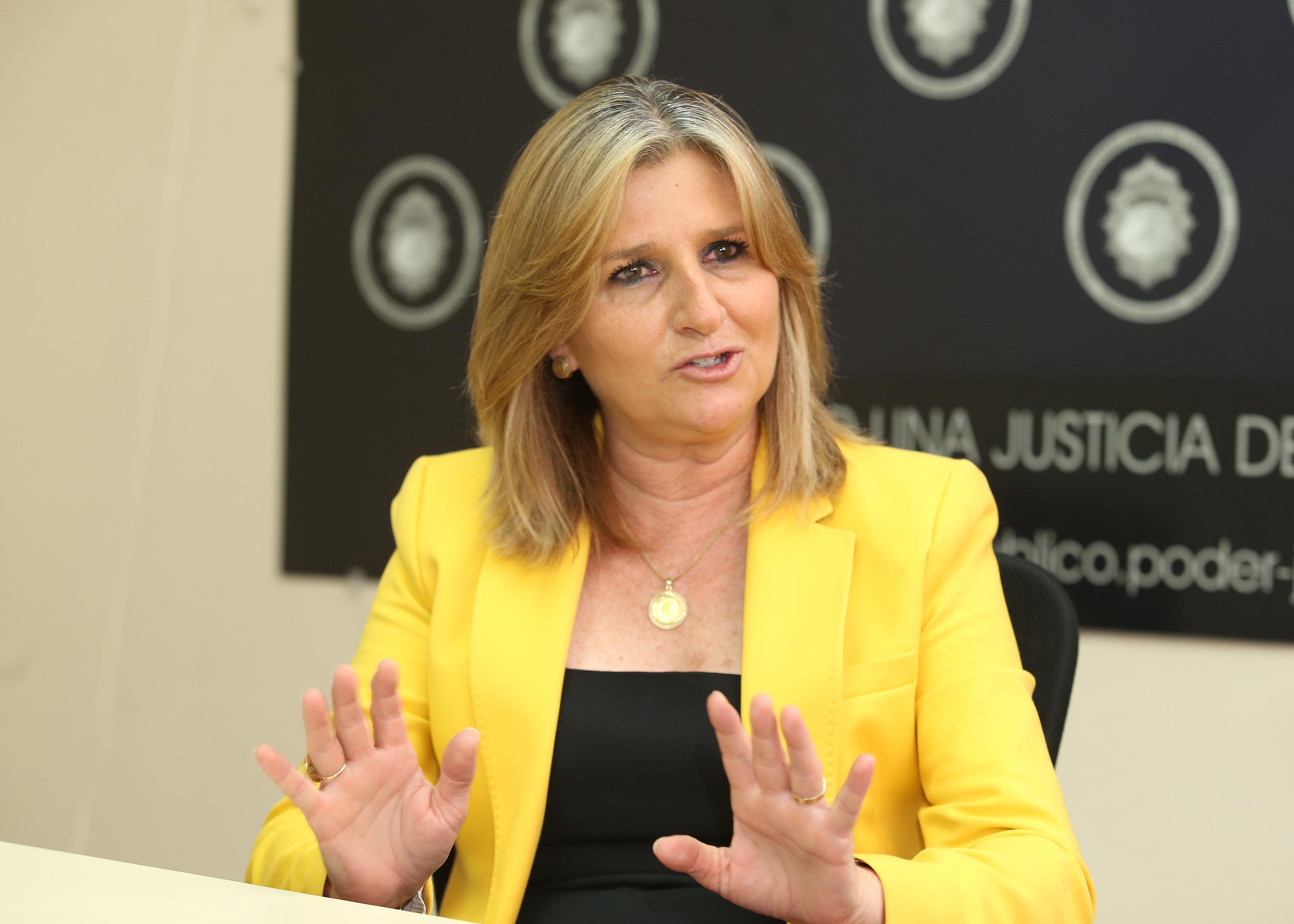 Emilia Navas: 'no le podría prometer a usted ni a nadie plazos para tener una respuesta pero lo importante es que sepan que los casos están en manos de buenos funcionarios'.