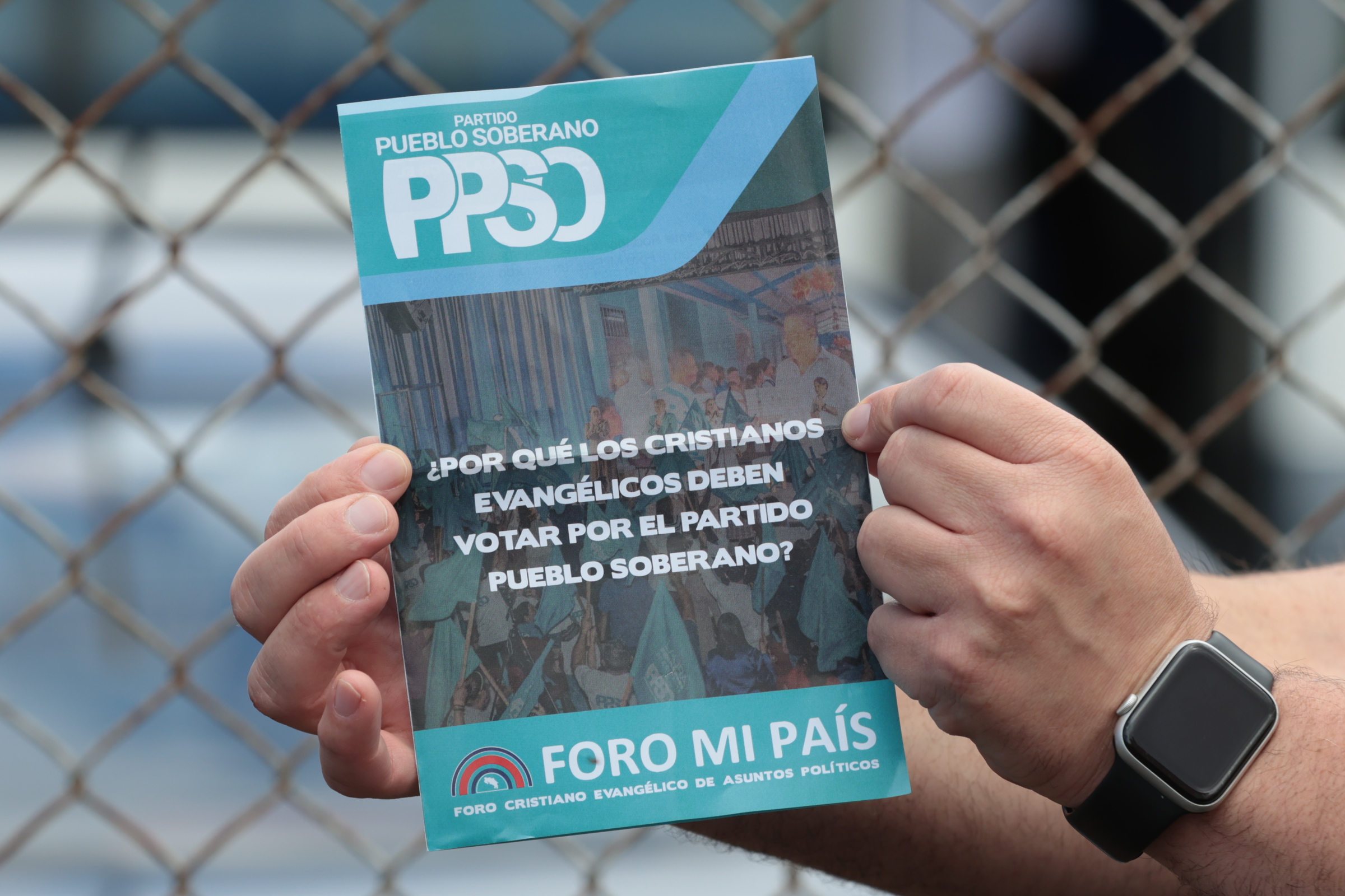 TSE investiga de oficio reunión de equipo de Laura Fernández con pastores evangélicos y entrega de volantes con motivos religiosos | La Nación