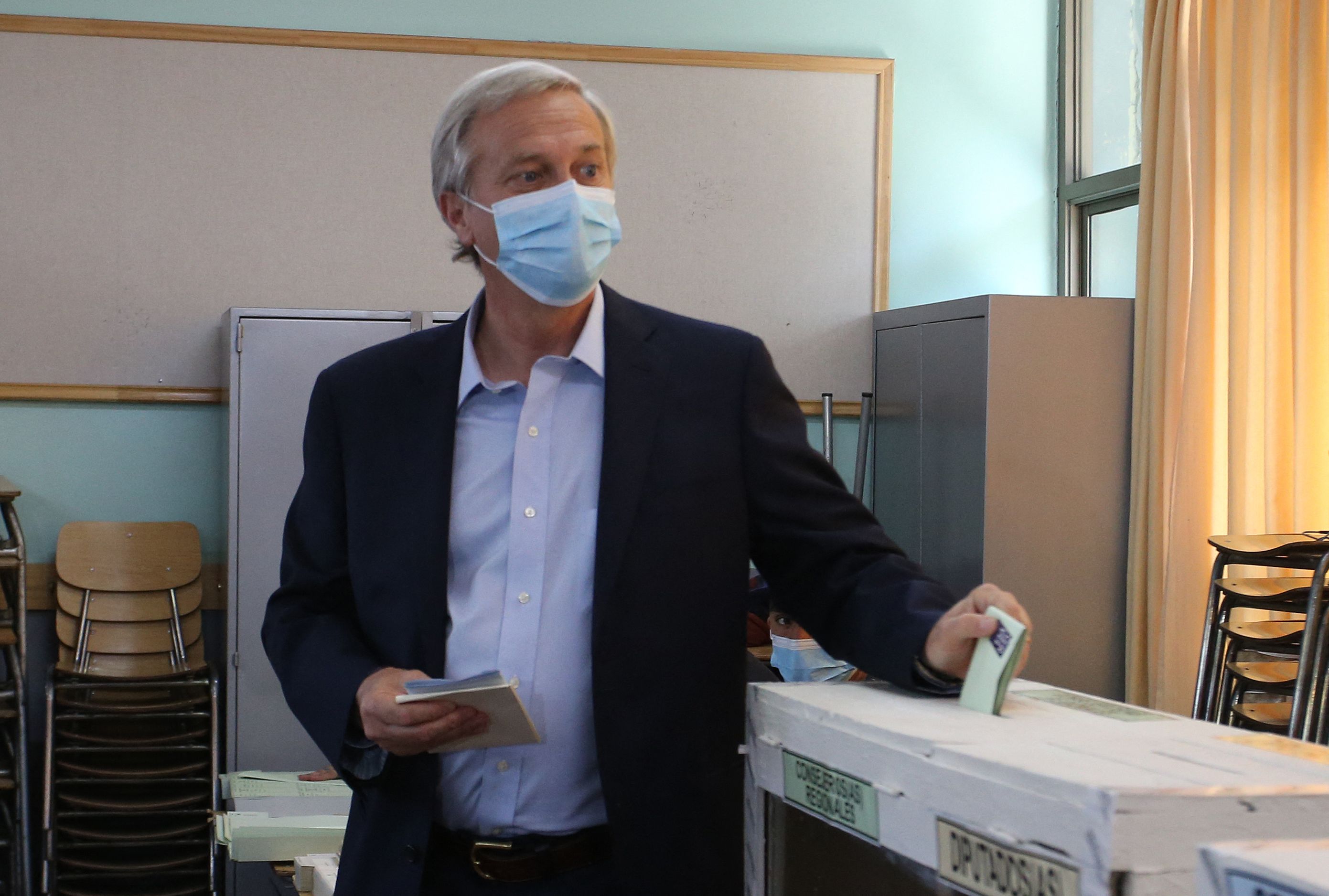 Chilean presidential candidate Jose Antonio Kast, from the Partido Republicano party, casts his vote at a polling station in Paine, south of Santiago, during presidential elections on November 21, 2021. - Chileans head to the ballot box for the fourth time in 18 months Sunday, this time to elect a new president on whose watch the country will draft its first post-dictatorship constitution. (Photo by Carlos PADILLA / POOL / AFP)