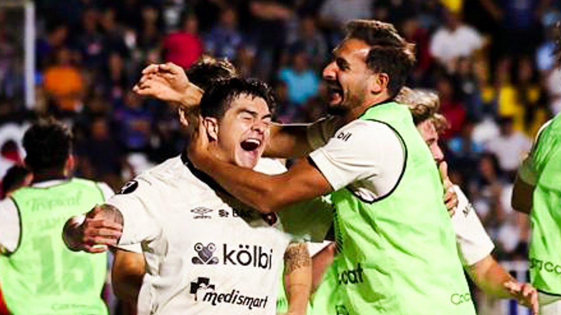 Diego Campos y Celso Borges se fundieron en un abrazo de gol en Honduras, cuando Liga Deportiva Alajuelense avanzó a las semifinales de la Copa Centroamericana de Concacaf.