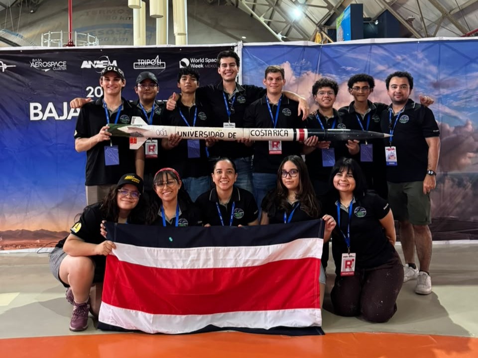 ¡Trofeo para Costa Rica! Estudiantes de la UCR se coronan campeones de torneo internacional de cohetería en México