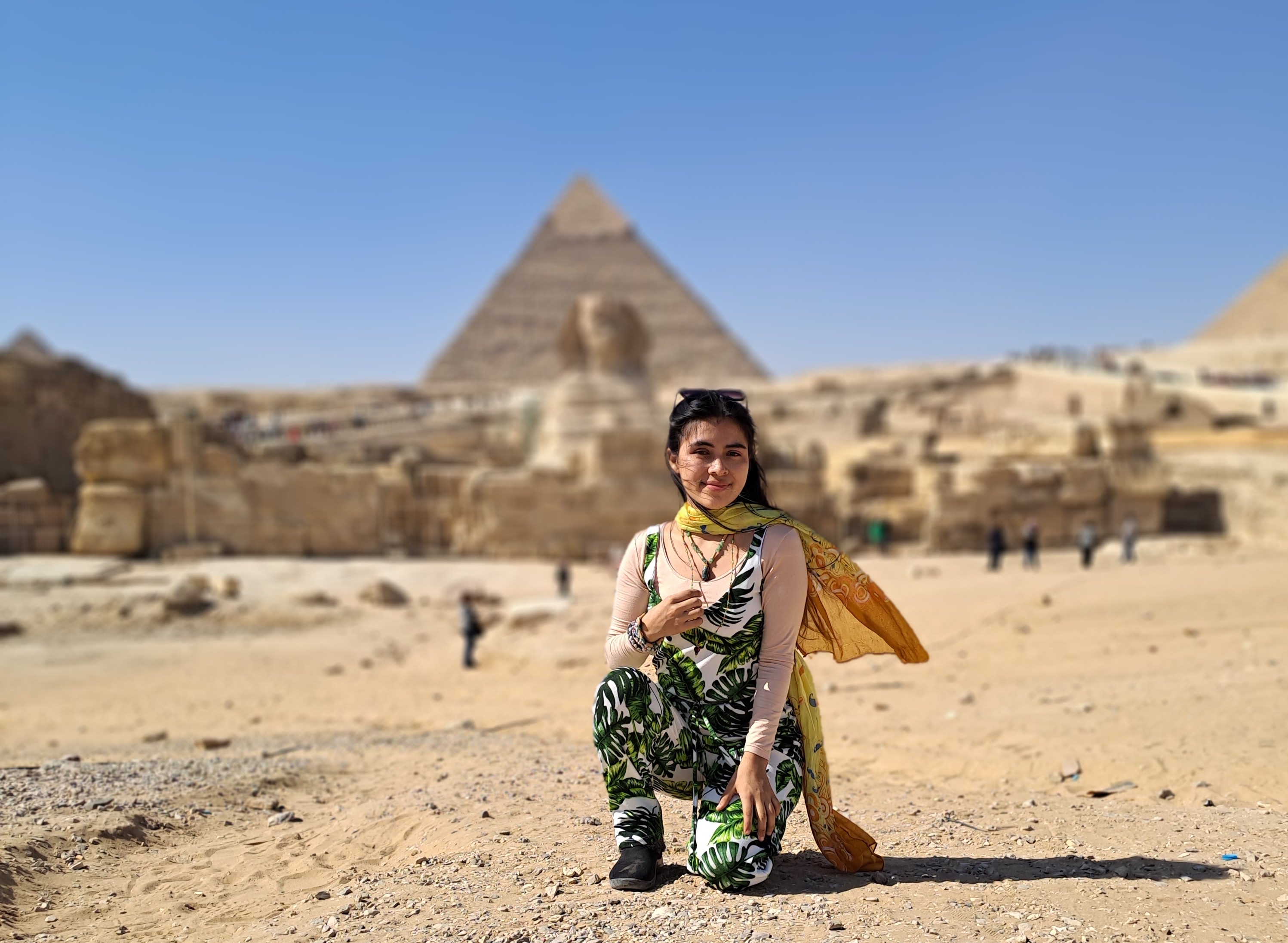 Salguero Morales durante un paseo a las pirámides de Giza en El Cairo. Fotografía: Jessica Vega Ortega para LN.