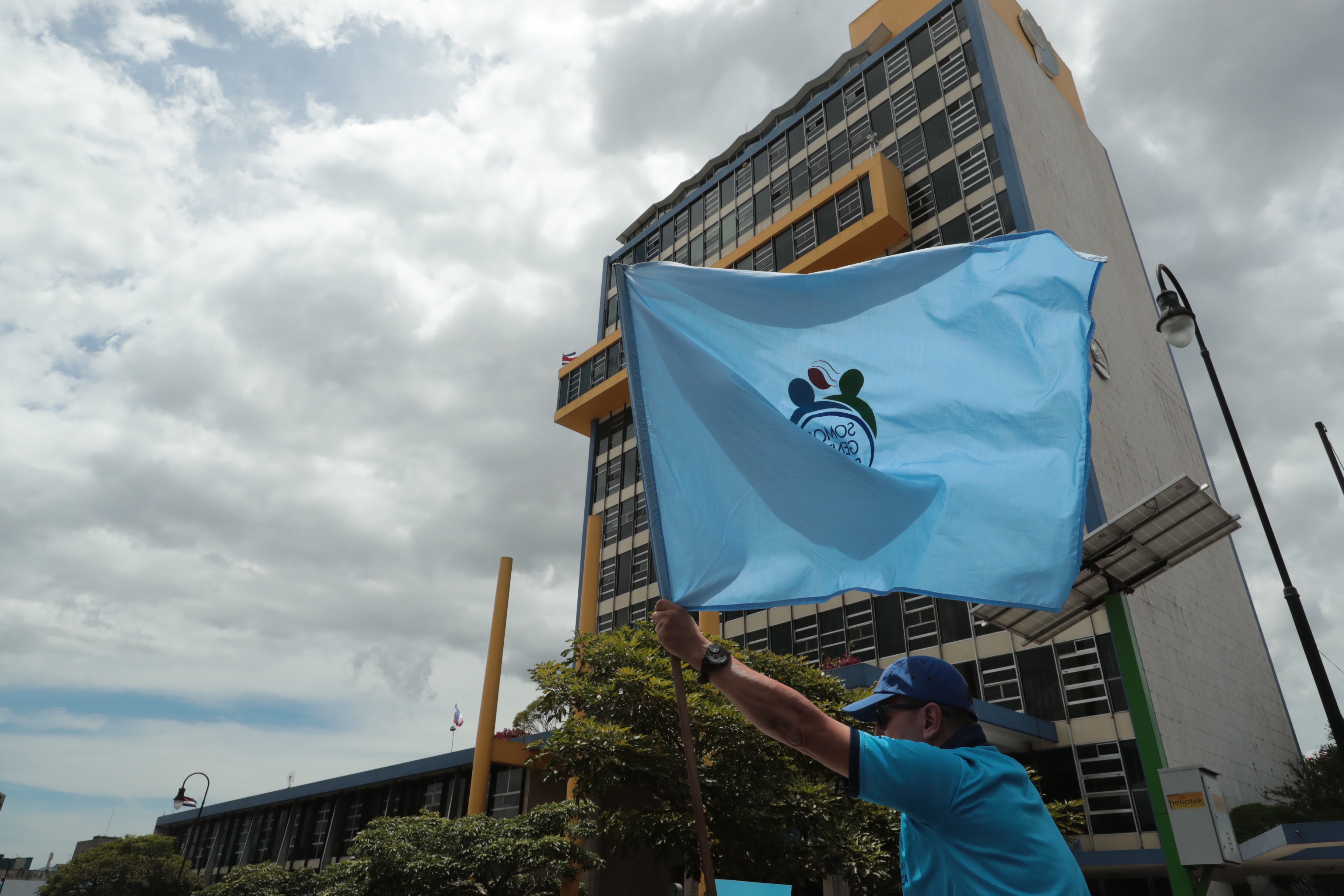 10/09/2019 protesta en avenida segunda por empleados de la caja .Alonso Tenorio