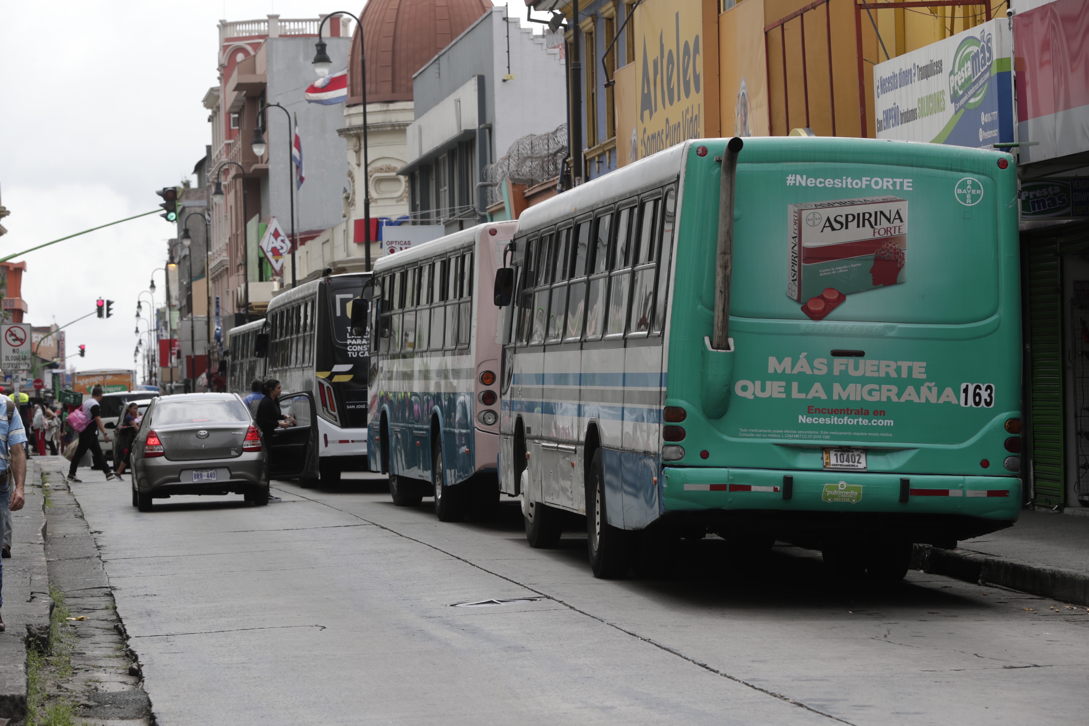 26/08/2019, San José, recorrido por las paradas de buses de Tibas, Guadalupe y San Pedro, ya que se quiere cambiar la forma en que funcionan estas paradas para evitar las presas que causan. Fotografía José Cordero