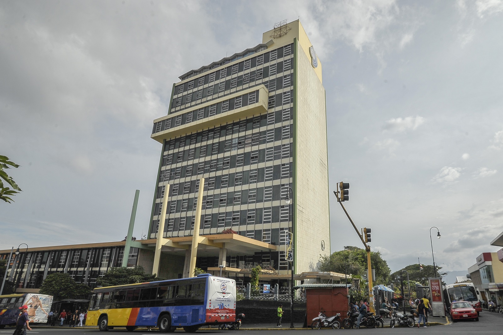 San Jose 22 de enero de 2014 avenida segunda, fotografias del edificio de la Caja Costarricense del Seguro Social, con fines ilustrativos. Fotografia Jose Cordero