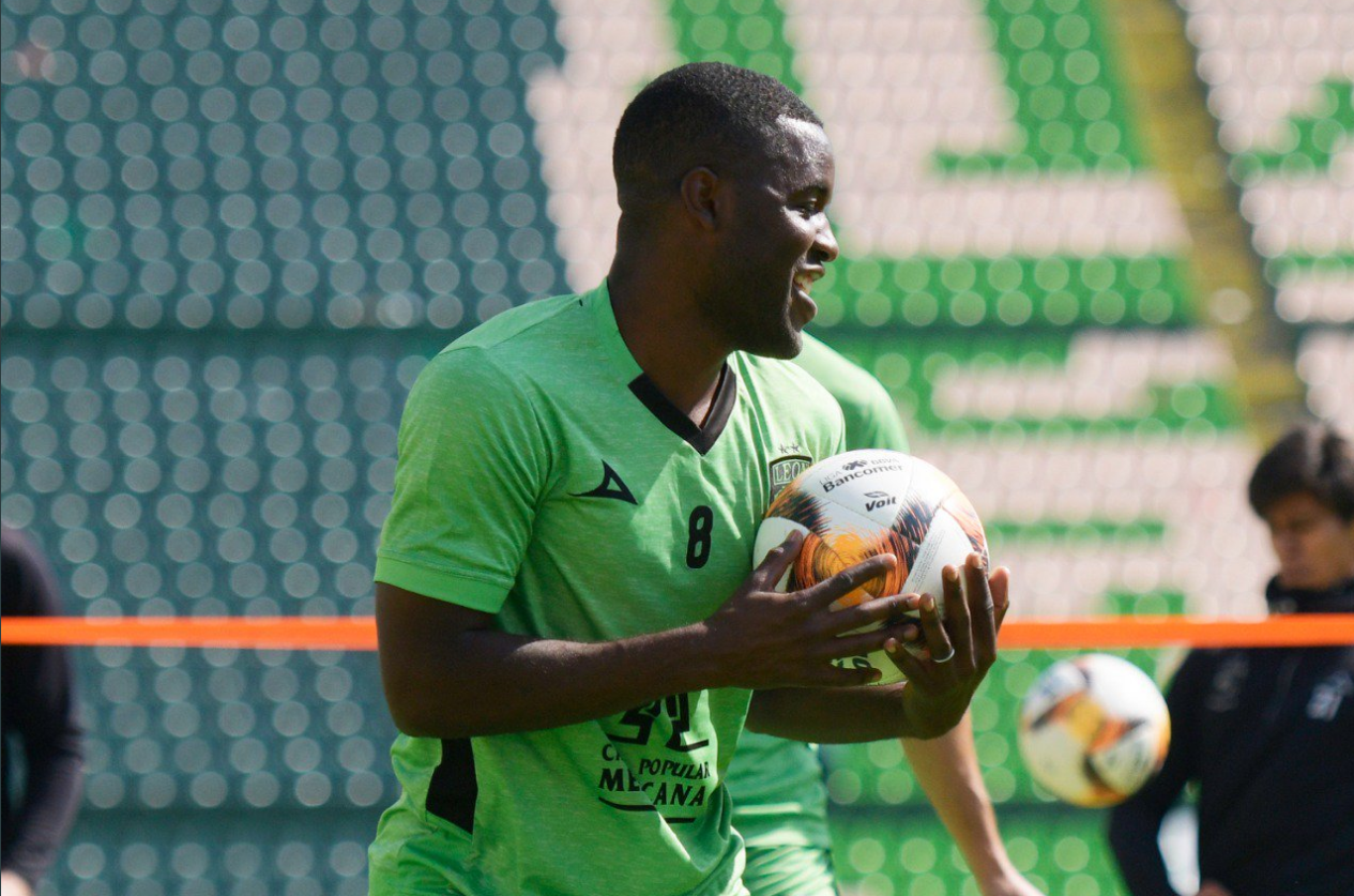 Joel Campbell sonriente en un entrenamiento del León esta semana. Fotografía: Club León.