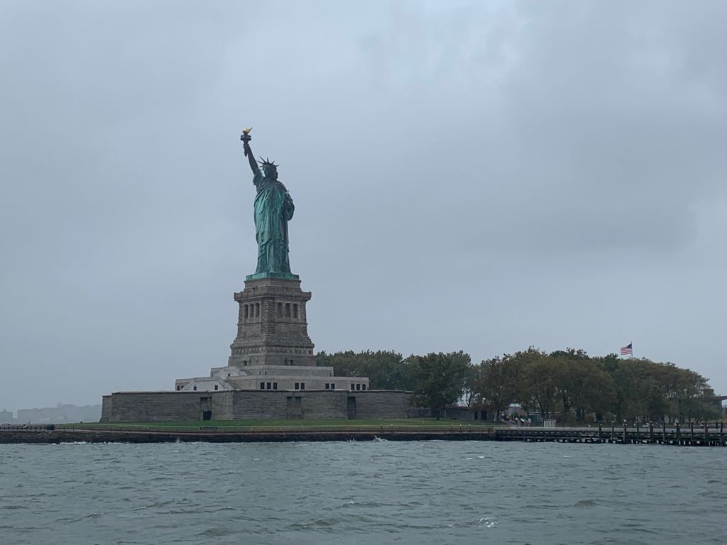 Uno de los atractivos de Nueva York es la Estatua de la Libertad.