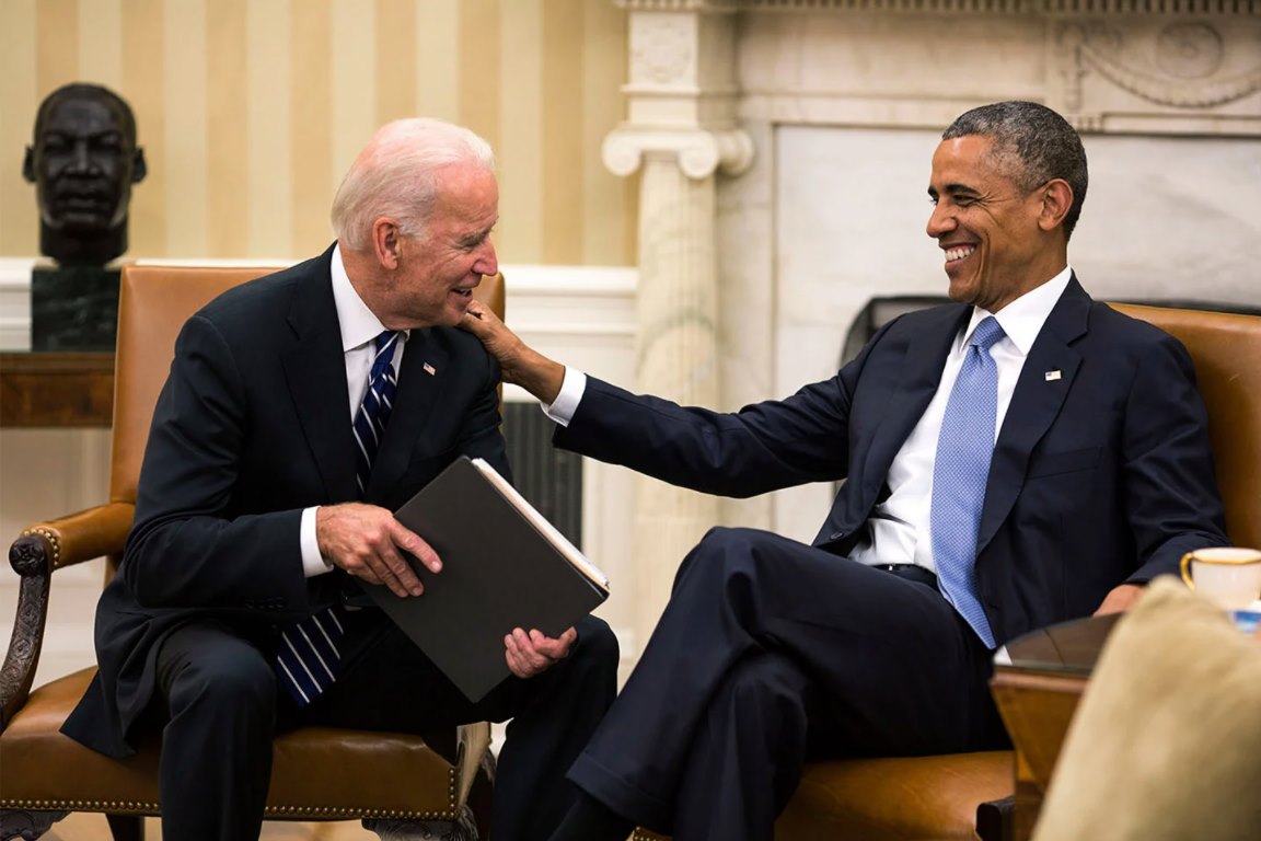 Aunque ya no tiene el dinamismo de cuando era vicepresidente de Barack Obama, Biden mantiene su sonrisa deslumbrante. Su andar sin embargo es más delicado y su cabello blanco luce más fino. Foto: tomada del Facebook de Barack Obama