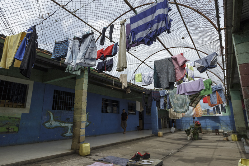 25 agosto 2015
Centro penitenciario La Reforma, San Rafael, Alajuela.
Recorrido por los ámbitos A y B del centro penal para mostrar el hacinamiento que viven las cárceles del país.
FOTO: Andrés ARCE / GN.