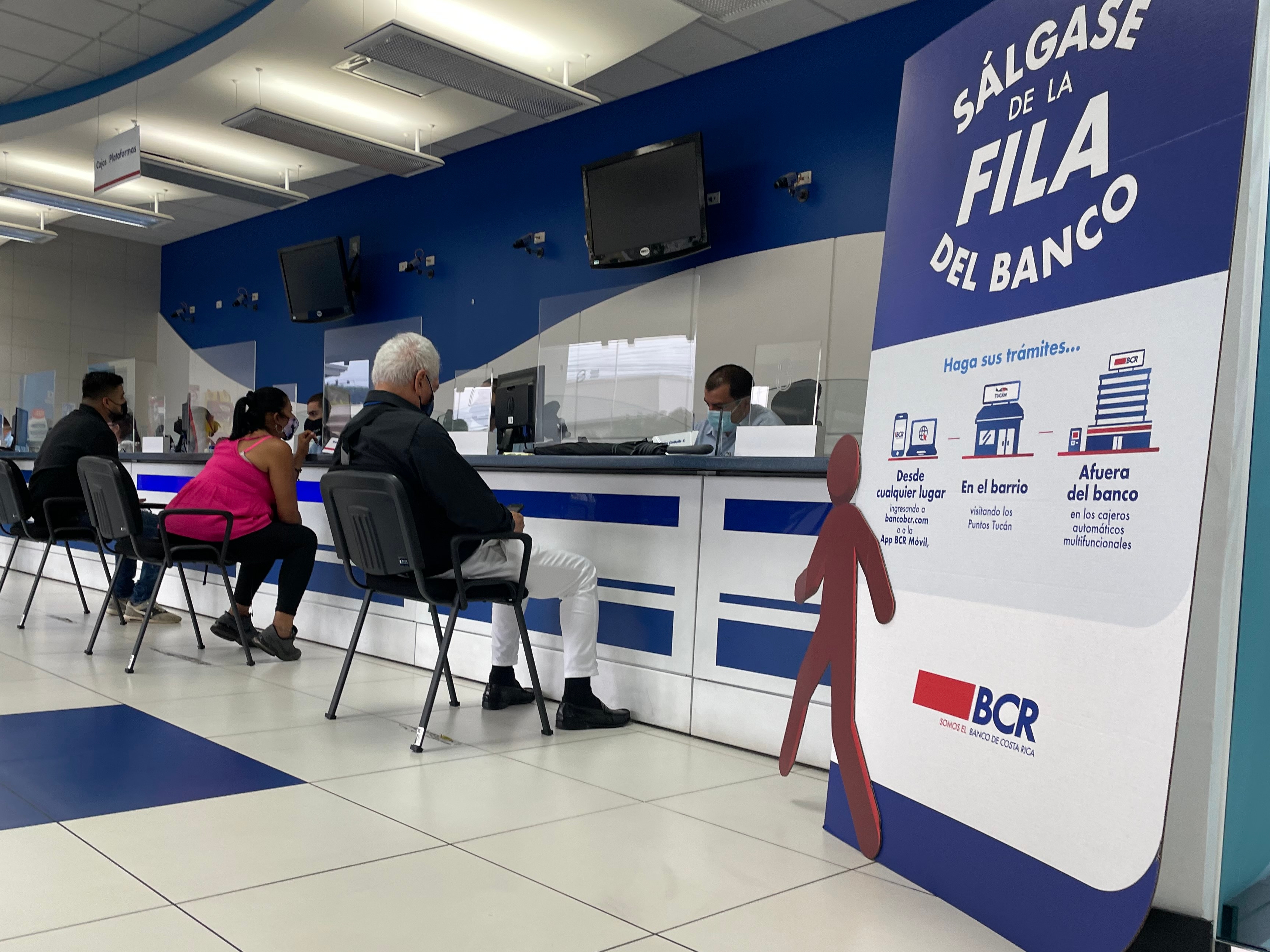 Microempresas de los hogares con préstamos aprobados cayeron a 28.500 en 2023. Siete años atrás, la cifra era de 60.000