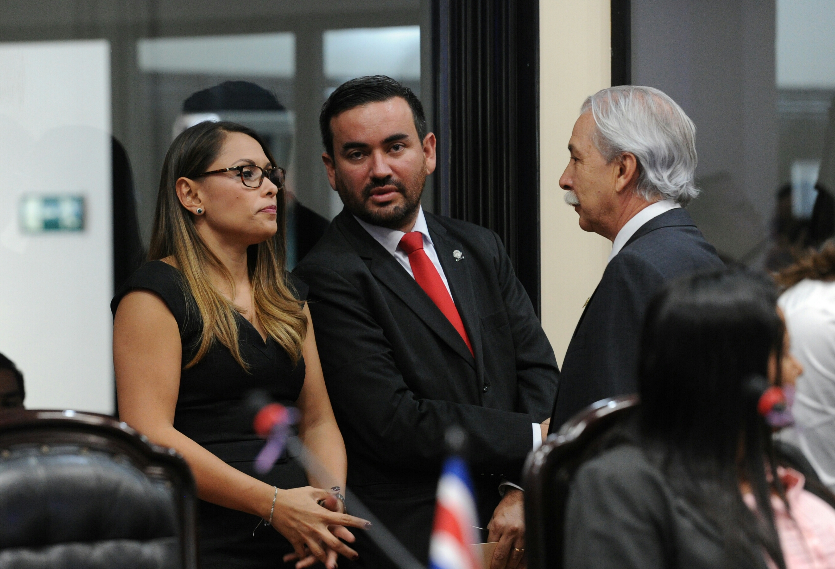 03/11/2018. San José, Asamblea Legislativa. Lectura del por tanto del fallo de la sala cuarta sobre la reforma fiscal. En la foto Ivonne Acuña y Jonathan Prendas. Fotos Melissa Fernández
