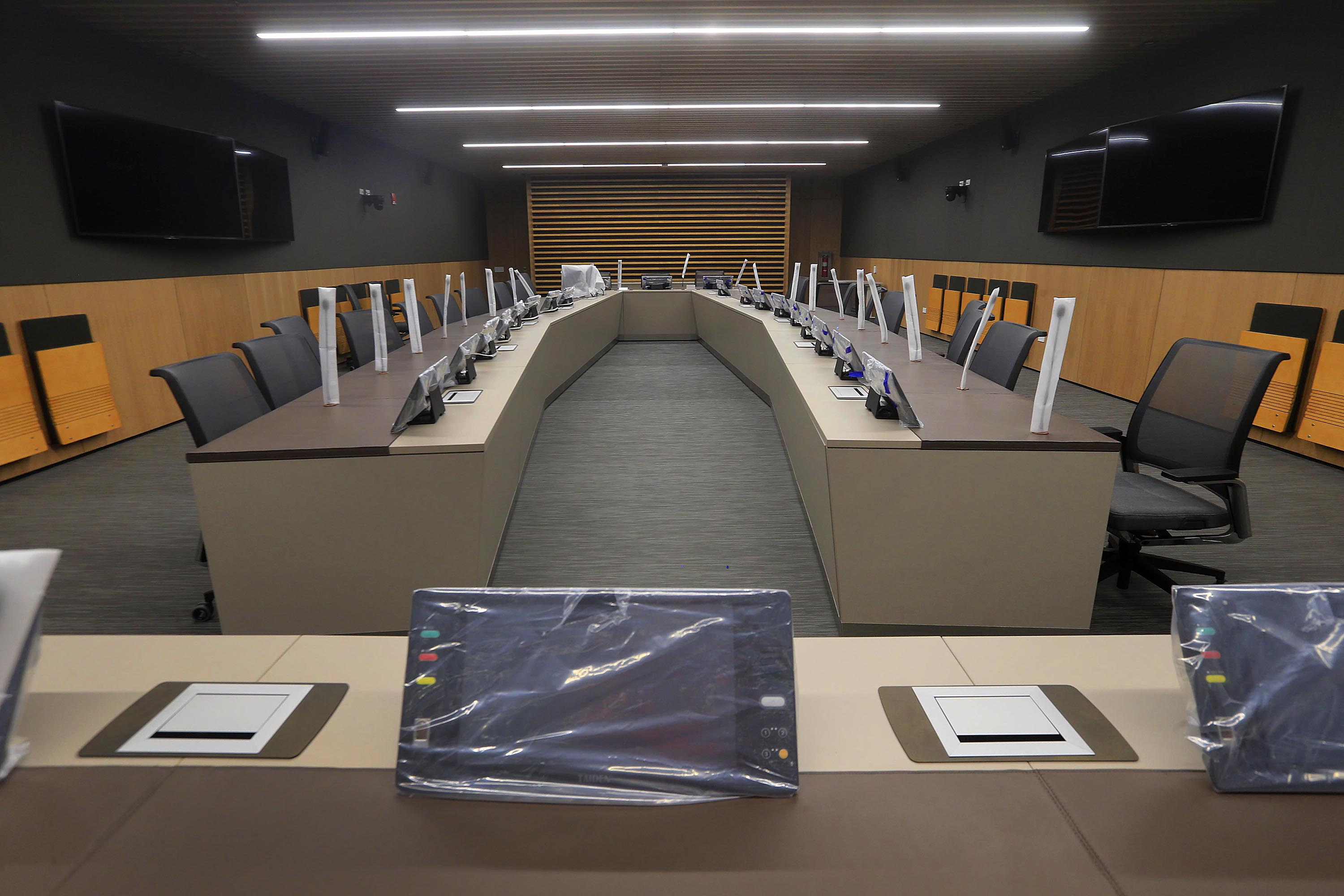 La integración de las comisiones legislativas abrió el primer conflicto político entre el oficialismo y las bancadas de oposición en el nuevo período legislativo.