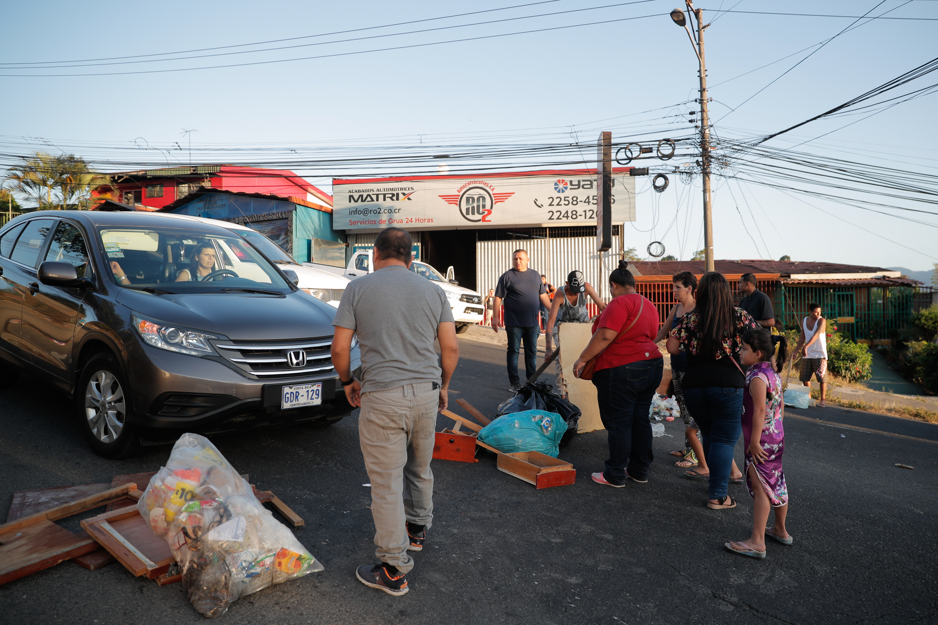 5/3/2020. Barrio Cuba. Vecinos del barrio El Pochote cerraron la carretera por 30 minutos en protesta por la falta de agua en el lugar. Foto Jeffrey Zamora