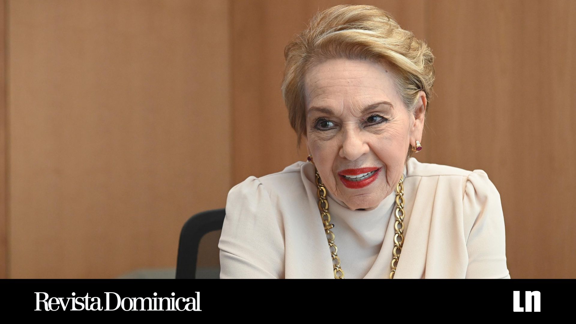 Retratos de la entrevista a Gloria Navas, en su despacho en la Asamblea Legislativa, para la Revista Dominical.
