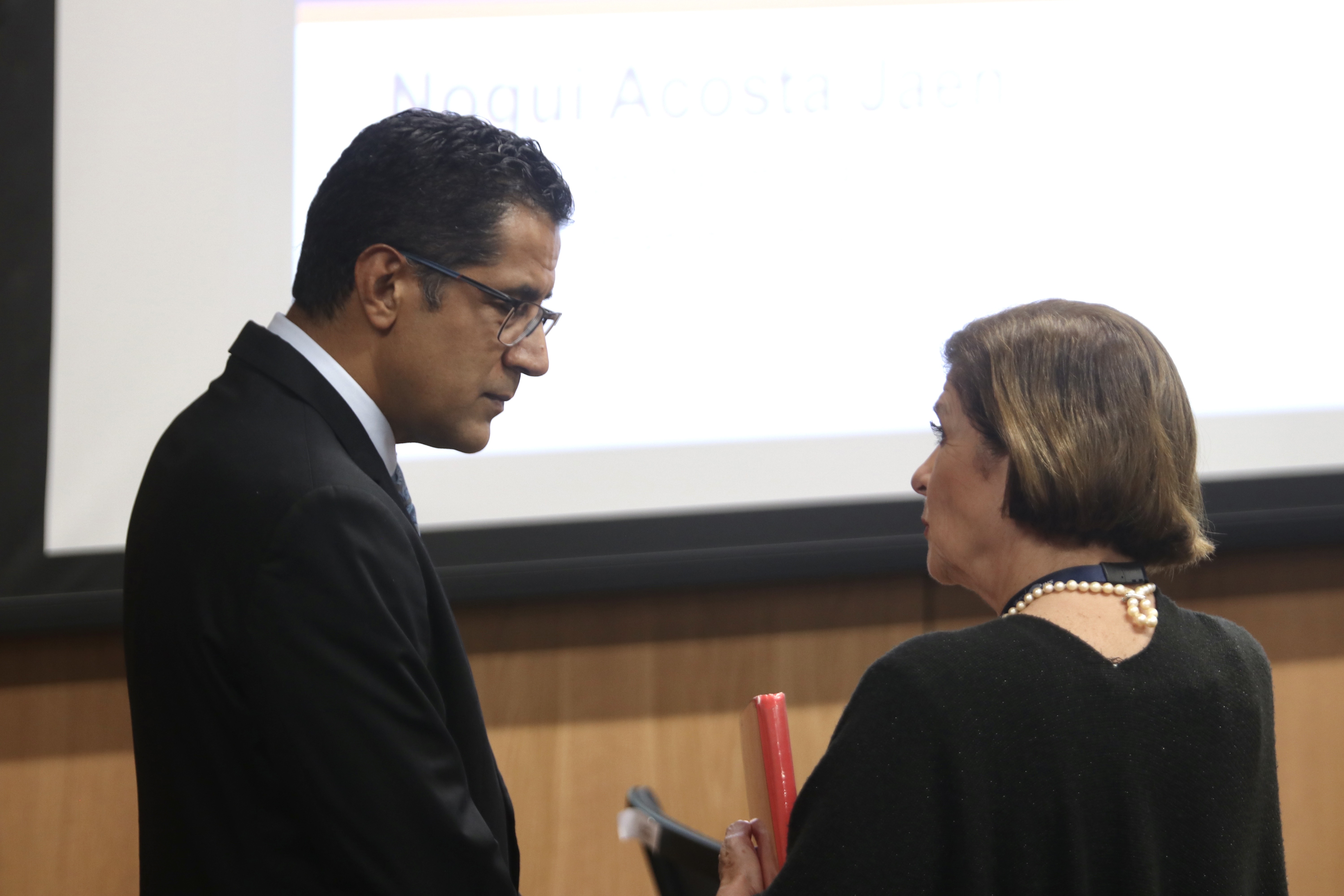 Cuando era jefa de la fracción de gobierno, Pilar Cisneros también hizo eco de los cuestionamientos de Nogui Acosta a las normas de ejecución presupuestaria y su eficiencia.