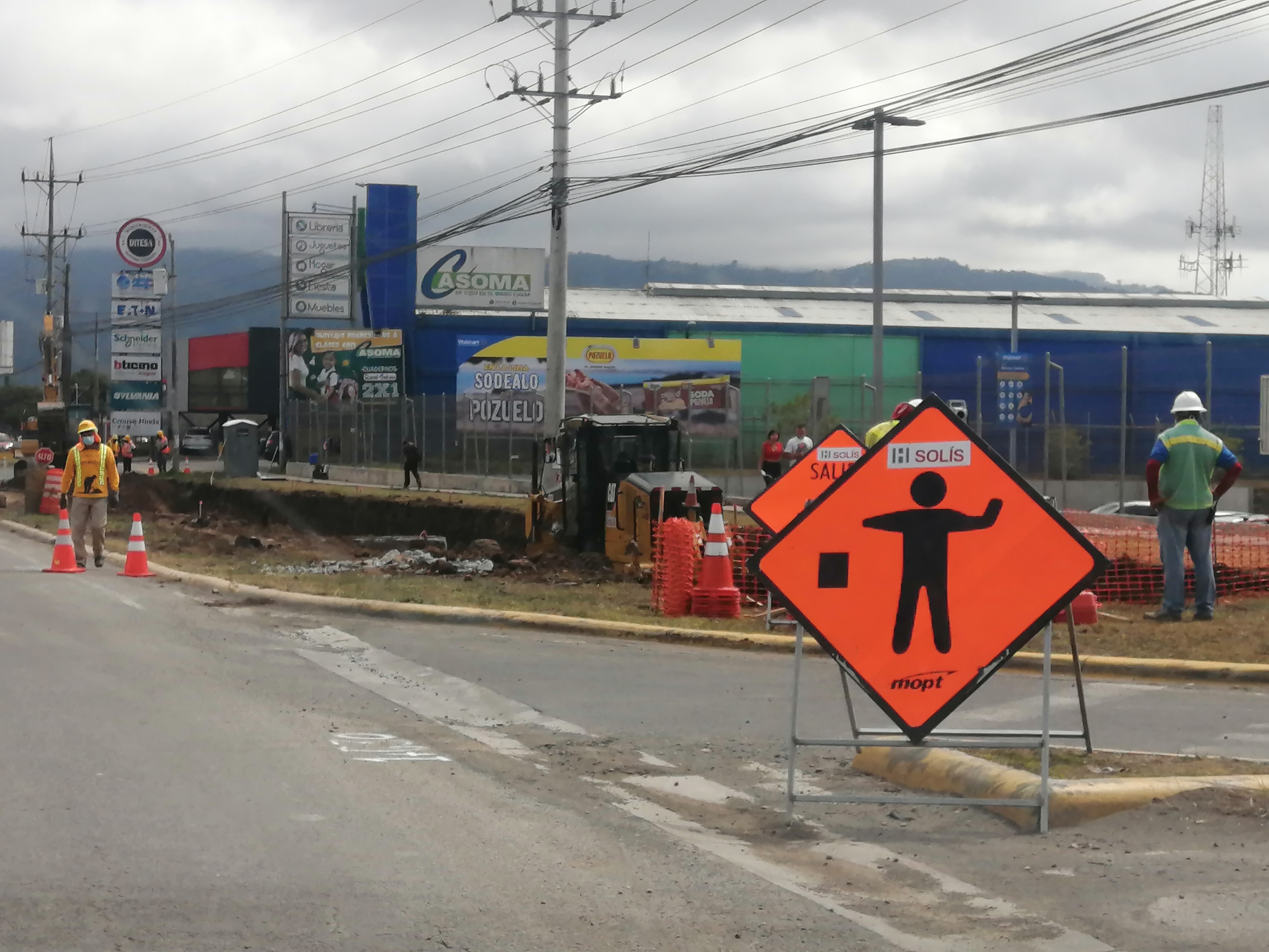 El tramo de 2,8 km entre los intercambios de Taras y La Lima, contará con aceras y ciclovías y dispondrá de tres carriles por sentido. Foto: Keyna Calderón.