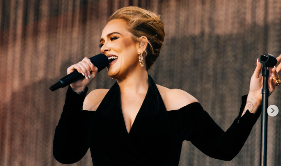 Adele compartió imágenes en su Instagram en las que mostró parte de lo que vivió en el primero de sus dos conciertos en el Hyde Park,de Londres. Foto: Instagram
