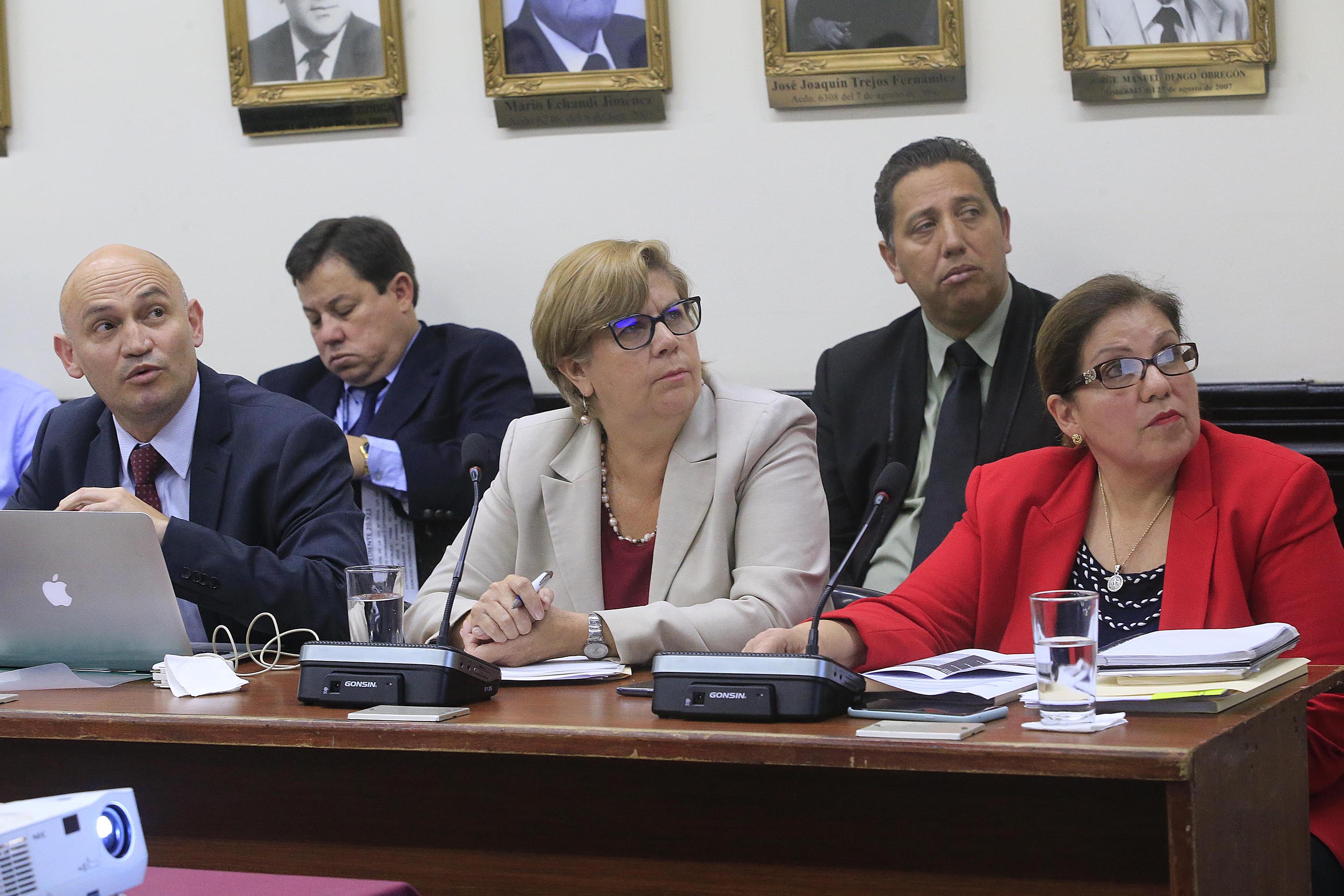 08/08/2018 Asamblea Legislativa. Audiencia de Martha Cubillo Jiménez, Tesorera Nacional; Marjorie Morera González, Directora de Presupuesto Nacional (de rojo) y Melvin Quirós Romero, Director General de Crédito Público del Ministerio de Hacienda, en la Comisión de Hacendarios; . Foto: Rafael Pacheco