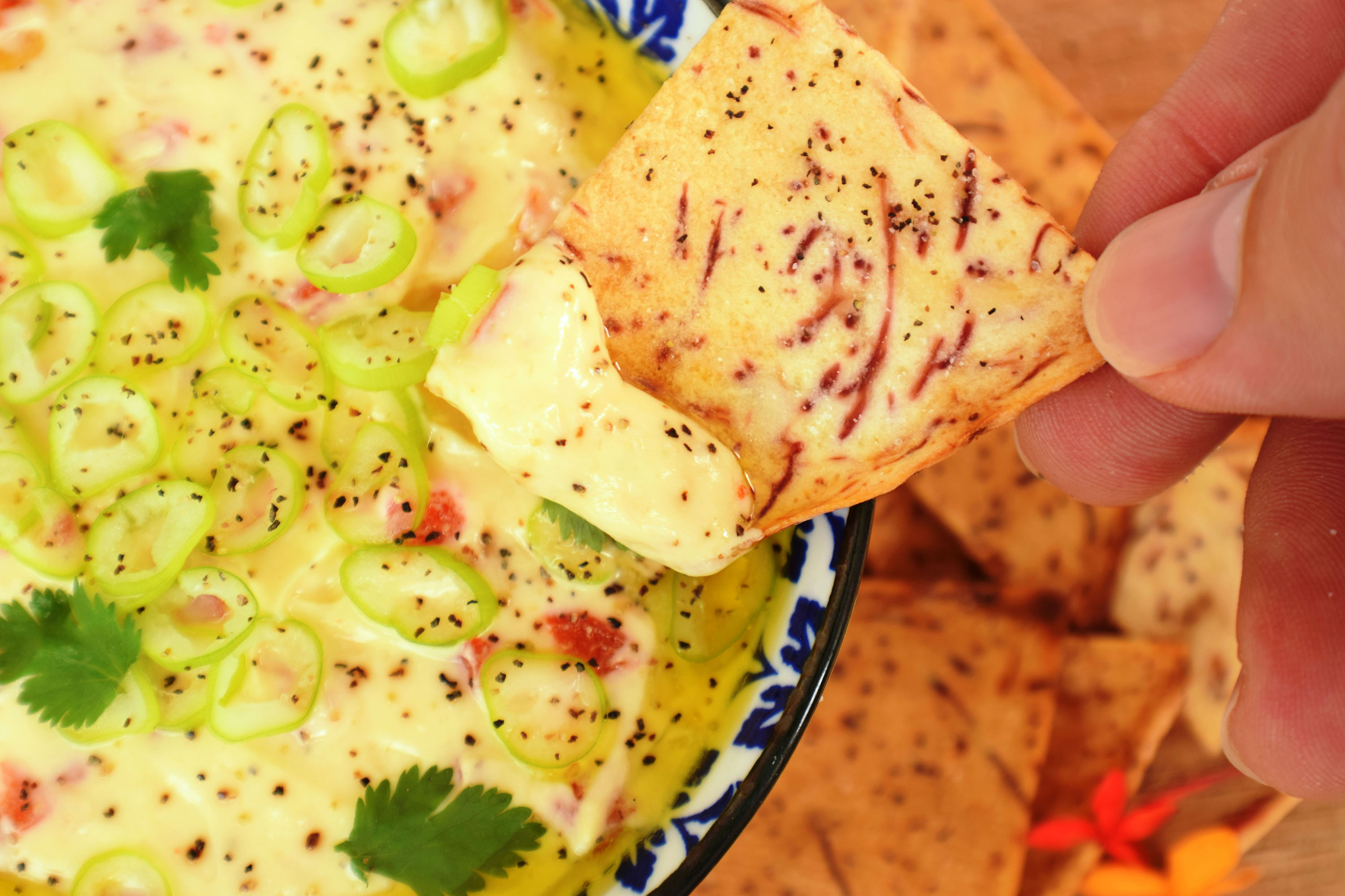 Receta: 'Dip' triunfador de chile morrón y hojuelas fritas de malanga | La  Nación