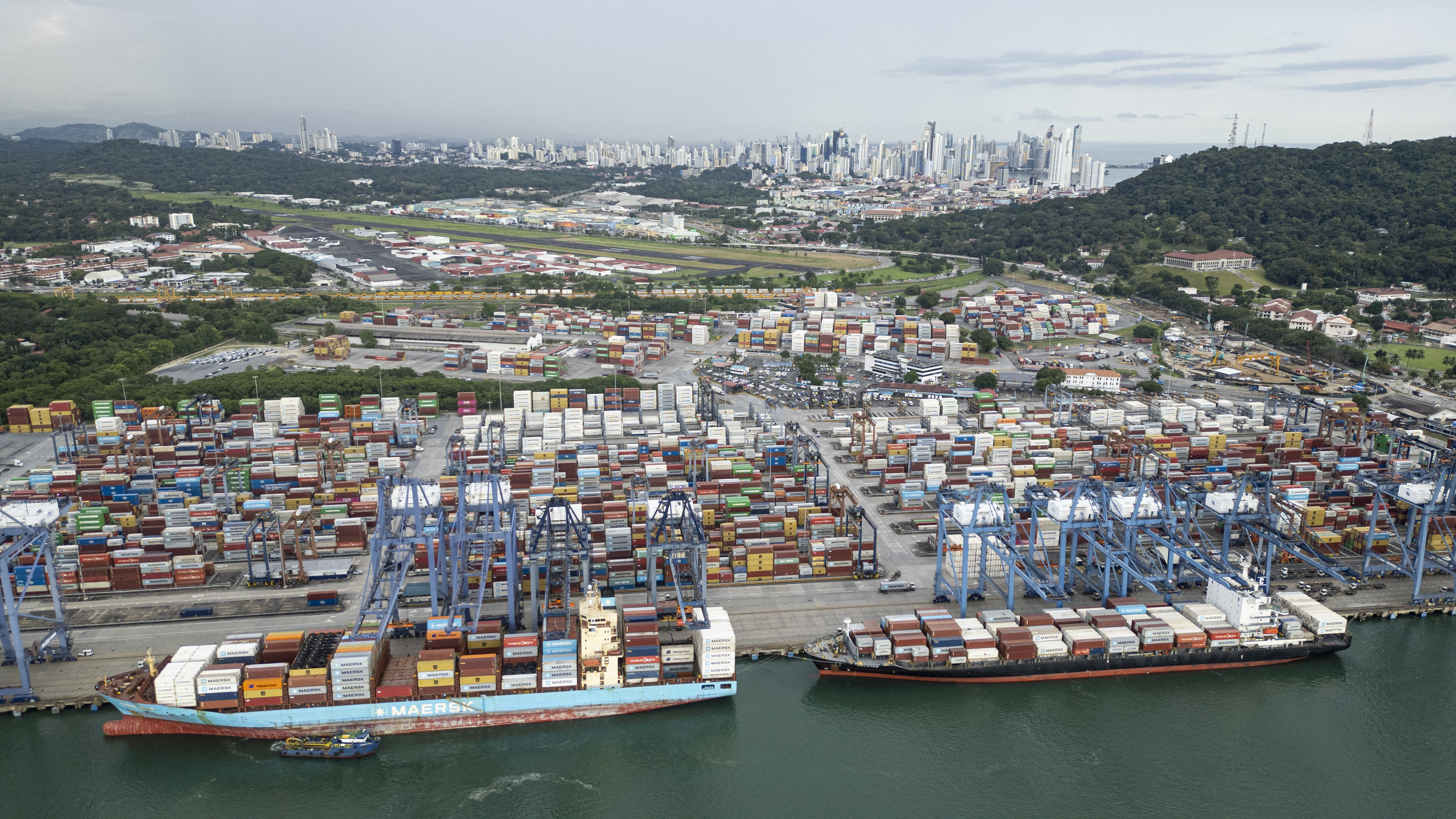 Esta vista aérea muestra el Puerto de Balboa en la entrada del Pacífico del Canal de Panamá, en la Ciudad de Panamá, el pasado 6 de octubre de 2025.