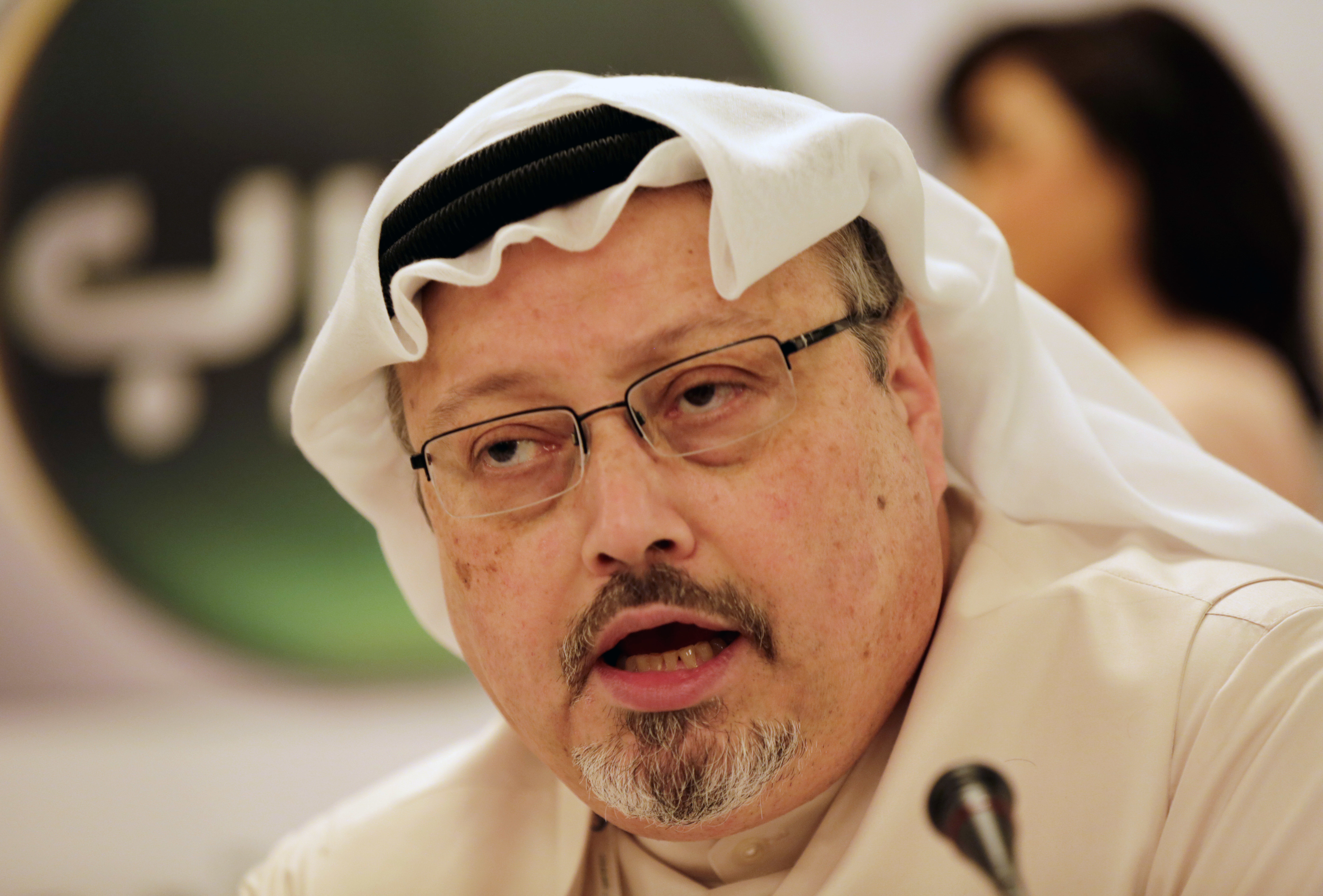 El periodista saudí Jamal Khashoggi habla durante una conferencia de prensa en Manama, Bahrein, el 3 de octubre del 2018. Foto: AP