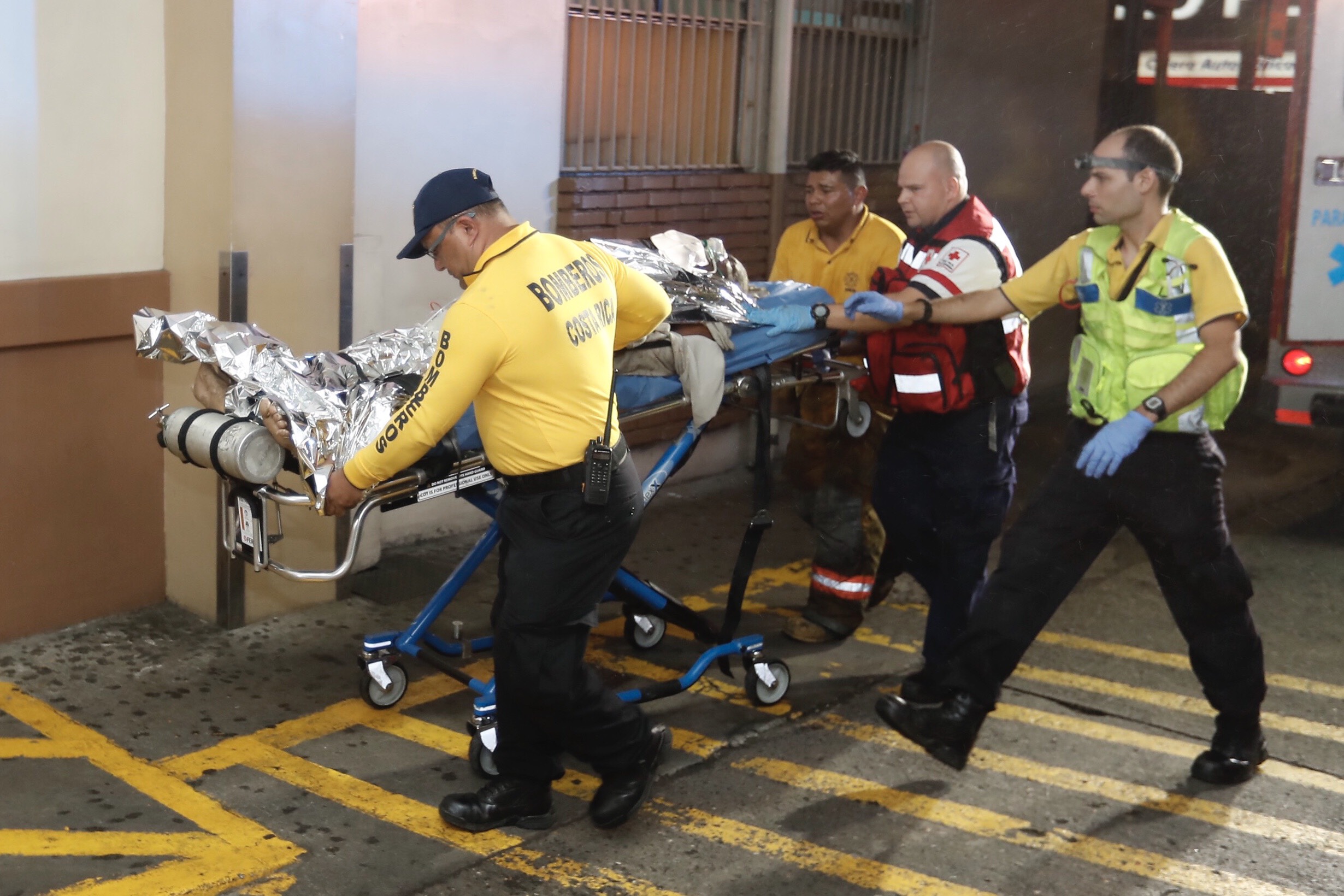 Mujer sufre quemaduras por incendio en casa | La Teja
