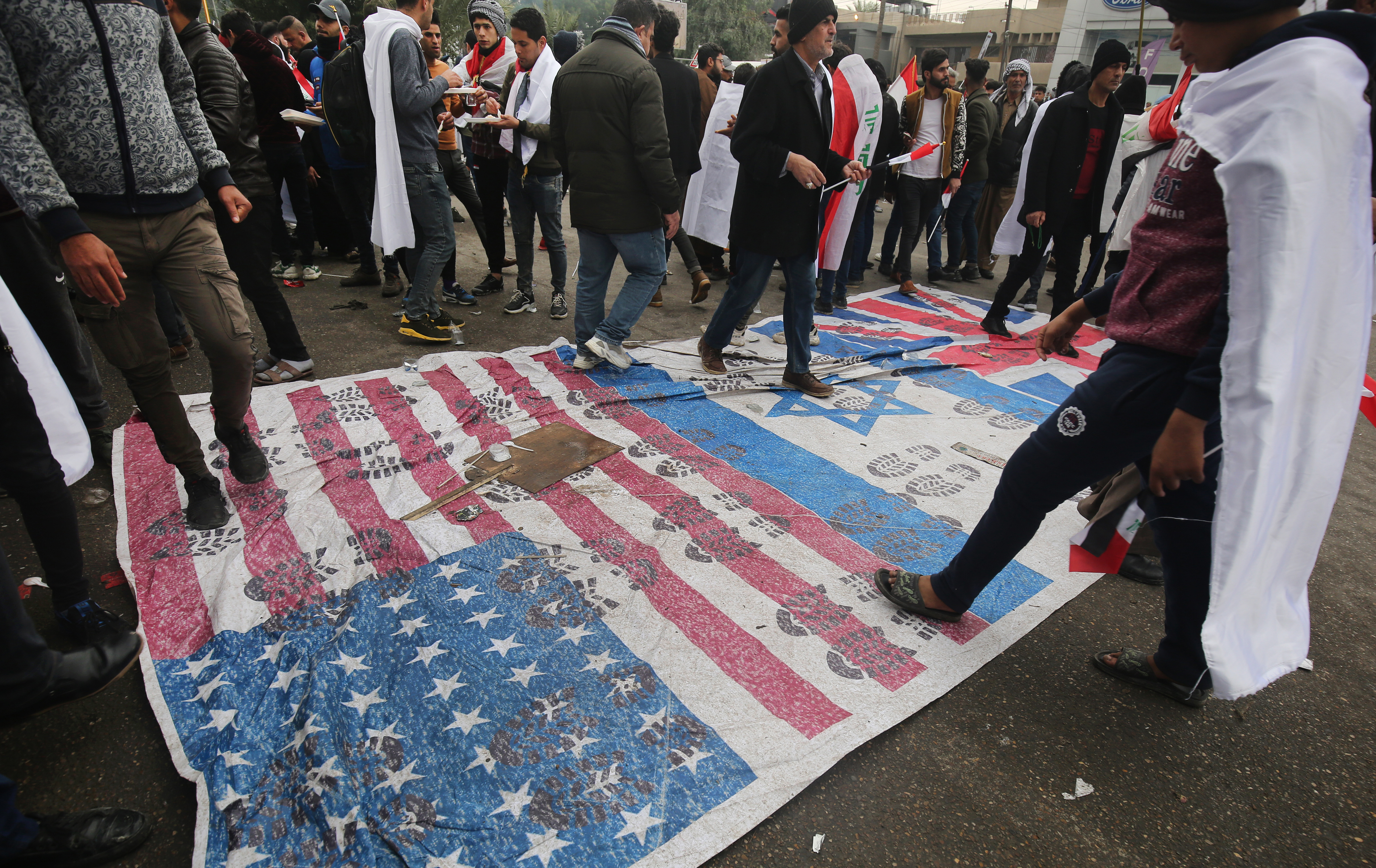 Estados Unidos ordenó la evacuación del personal no esencial de su embajada en Bagdad y de su consulado en Erbil debido a las crecientes amenazas a la seguridad del personal y los intereses estadounidenses en la región. Imagen ilustrativa.
