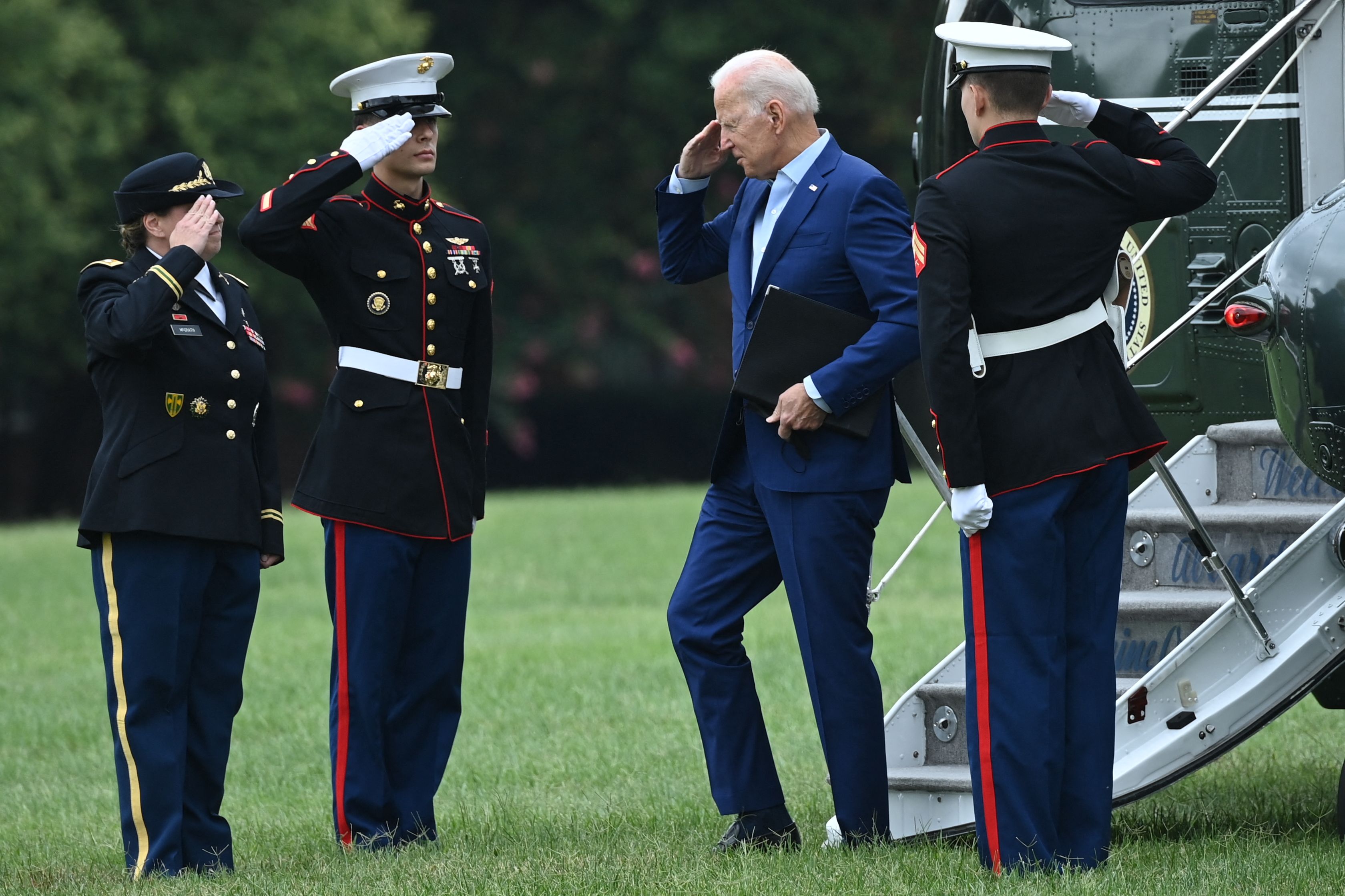 US President Joe Biden steps off Marine One as he arrives at Fort McNair, in Washington,DC on August 16, 2021. - President Biden arrived in Washington,DC after cutting short vacation amid the Afghanistan crisis. (Photo by Brendan SMIALOWSKI / AFP)