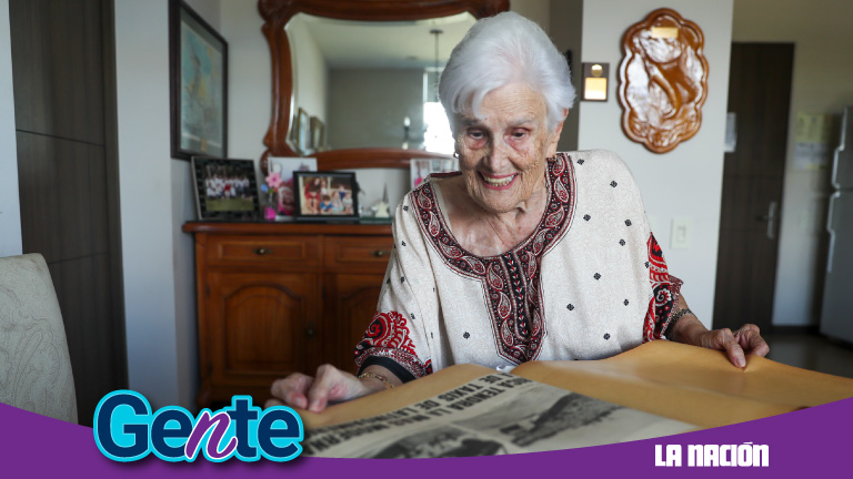 Nora Carvalho a sus 98 años. Ella importó el primer Land Rover a Costa Rica, en 1949, y años más tarde fundó Auto Esambladora, que armó estos vehículos en el país.
