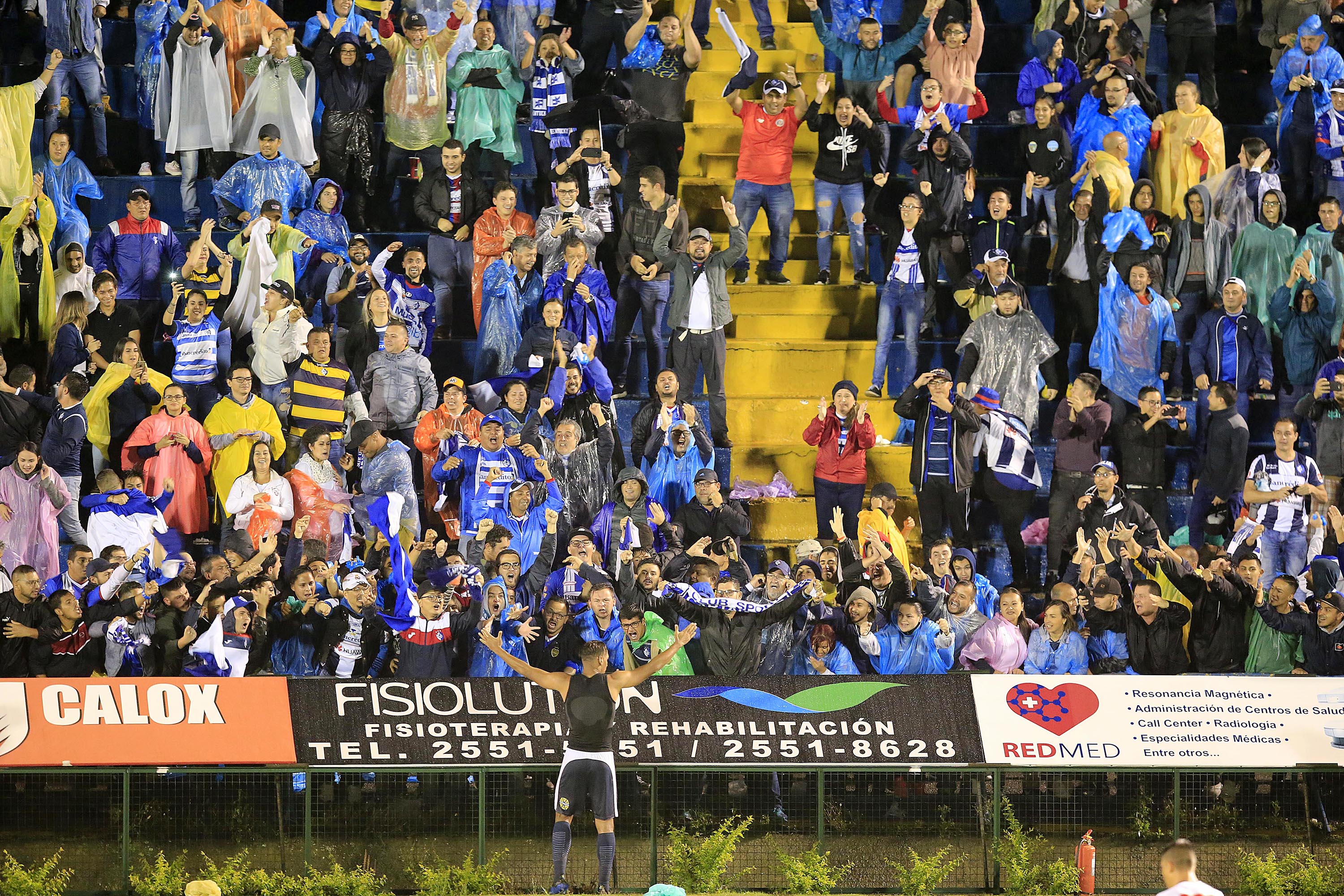 17/10/2018 Estadio Fello Meza, Cartago. El Club Sport Cartaginés recibió al Club Sport Herediano, en partido de la Jornada 17, del Torneo de Apertura 2018. Marcel Hernández (9) anotó el gol del triunfo para los brumosos y lo celebró con la afición. Foto: Rafael Pacheco