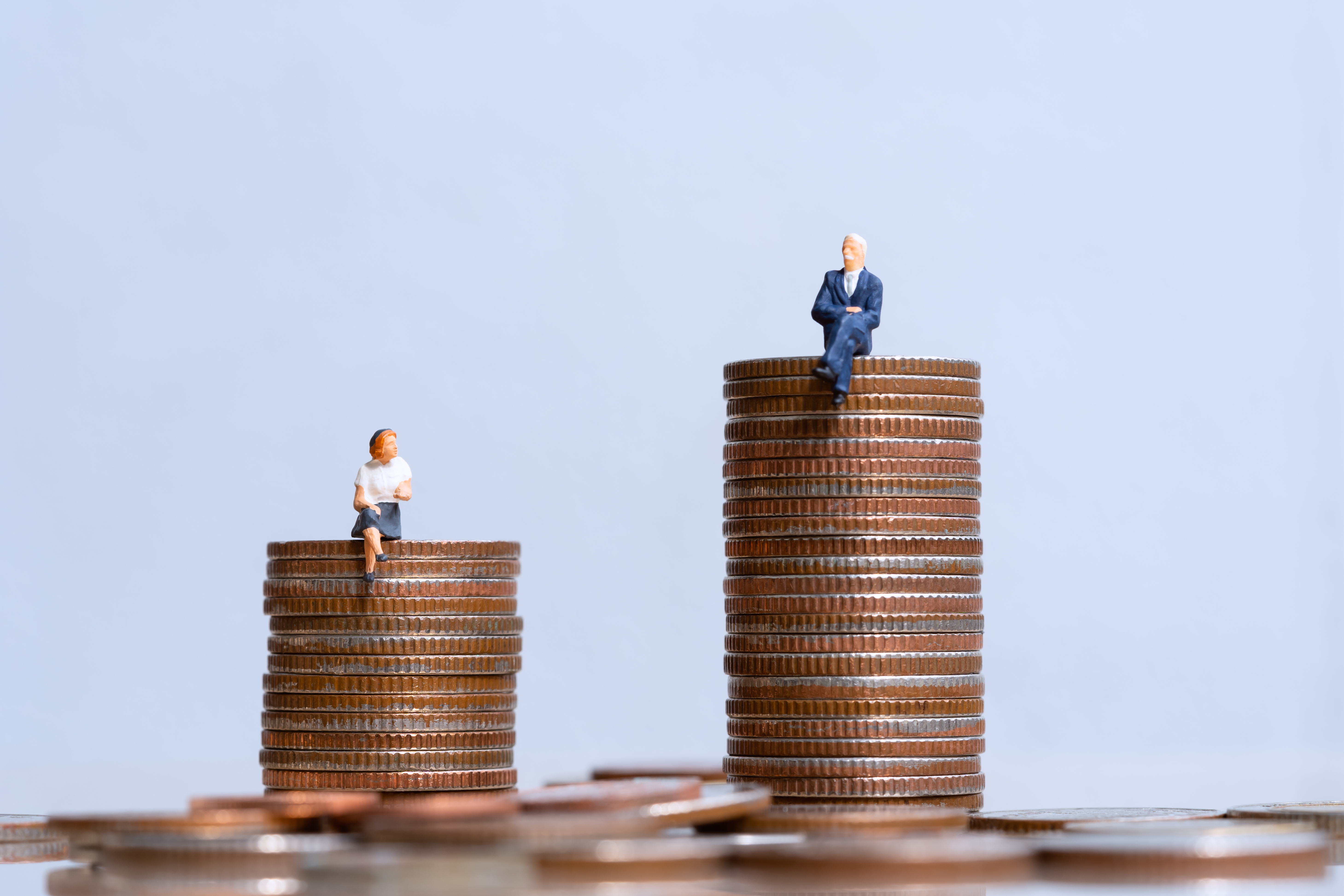¿Los hombres ganan más que las mujeres? Así ha cambiado la brecha salarial en los últimos 20 años